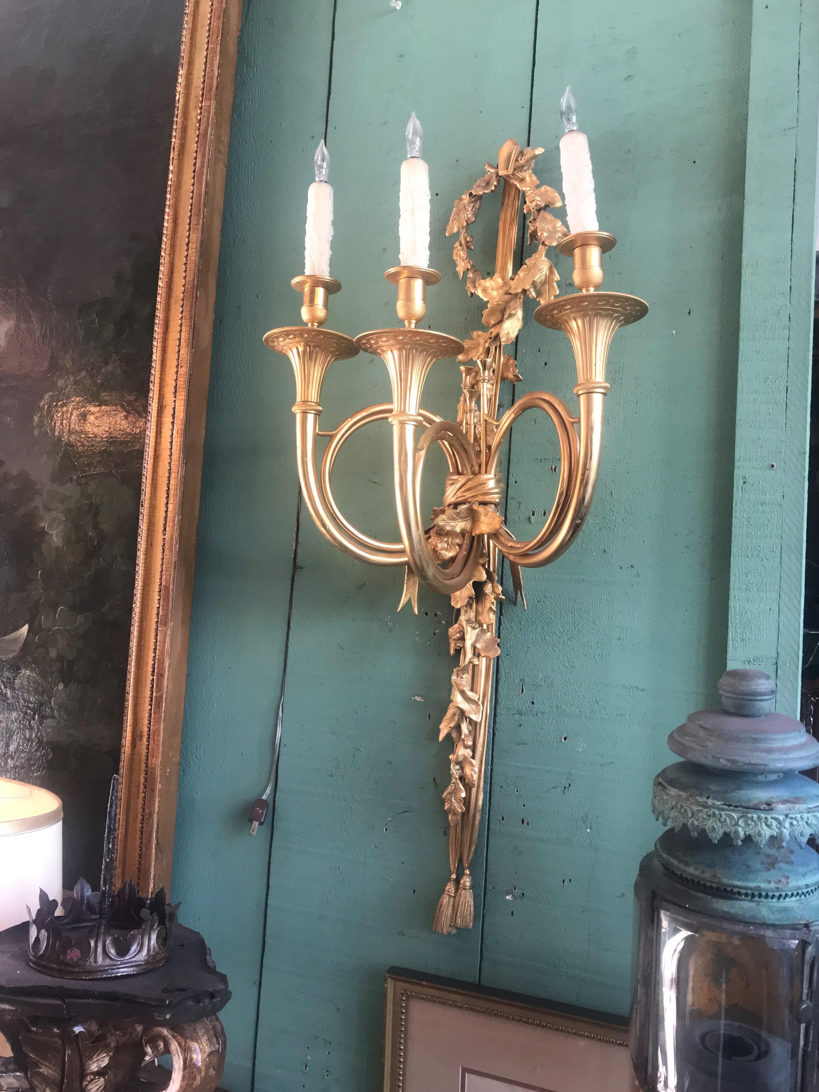 20th Century Pair Large Antique Wall Mount Light Sconces Gilt Bronze Hunt Trumpet Bronze Dore For Sale