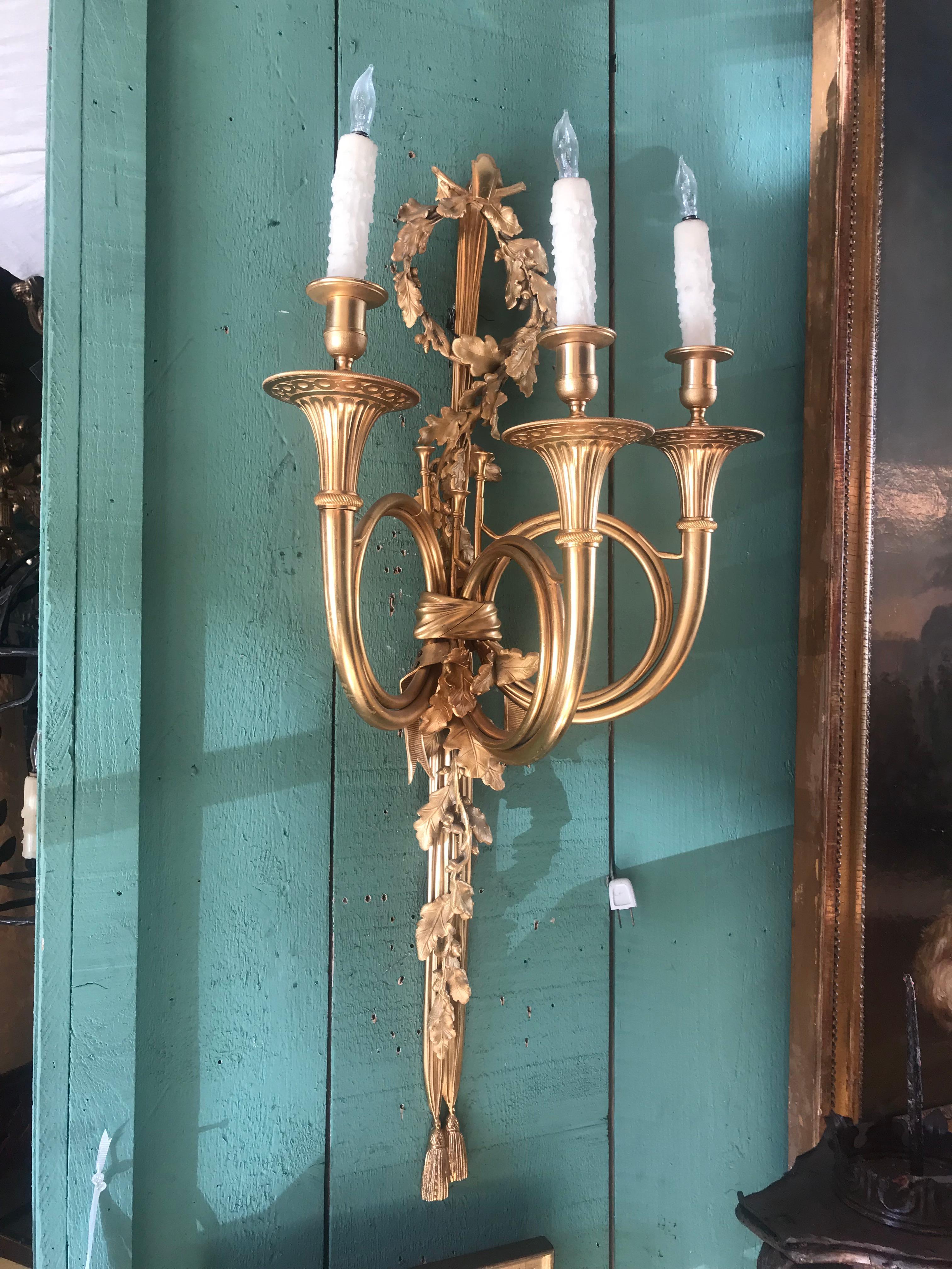 Pair Large Antique Wall Mount Light Sconces Gilt Bronze Hunt Trumpet Bronze Dore For Sale 1
