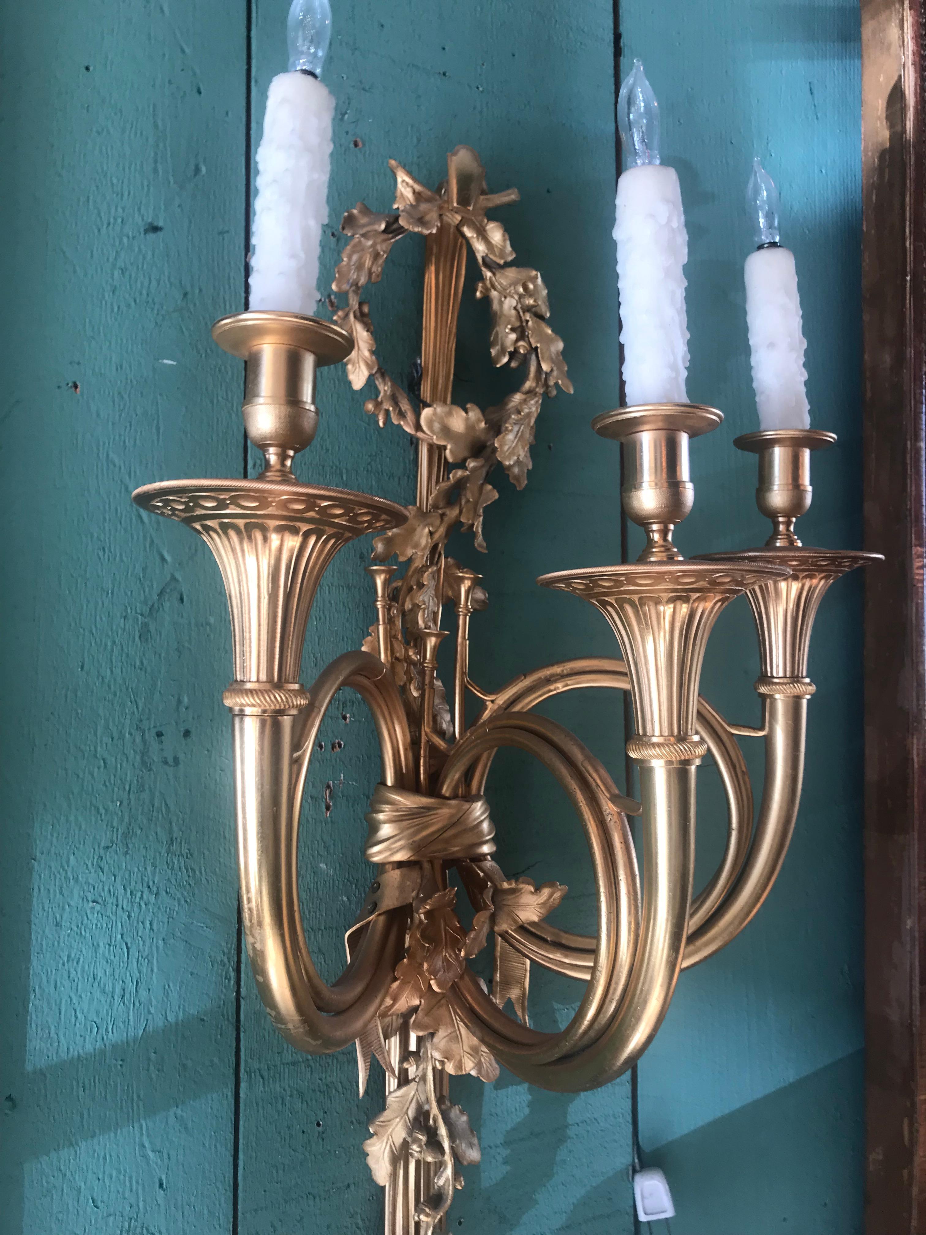 Pair Large Antique Wall Mount Light Sconces Gilt Bronze Hunt Trumpet Bronze Dore For Sale 2