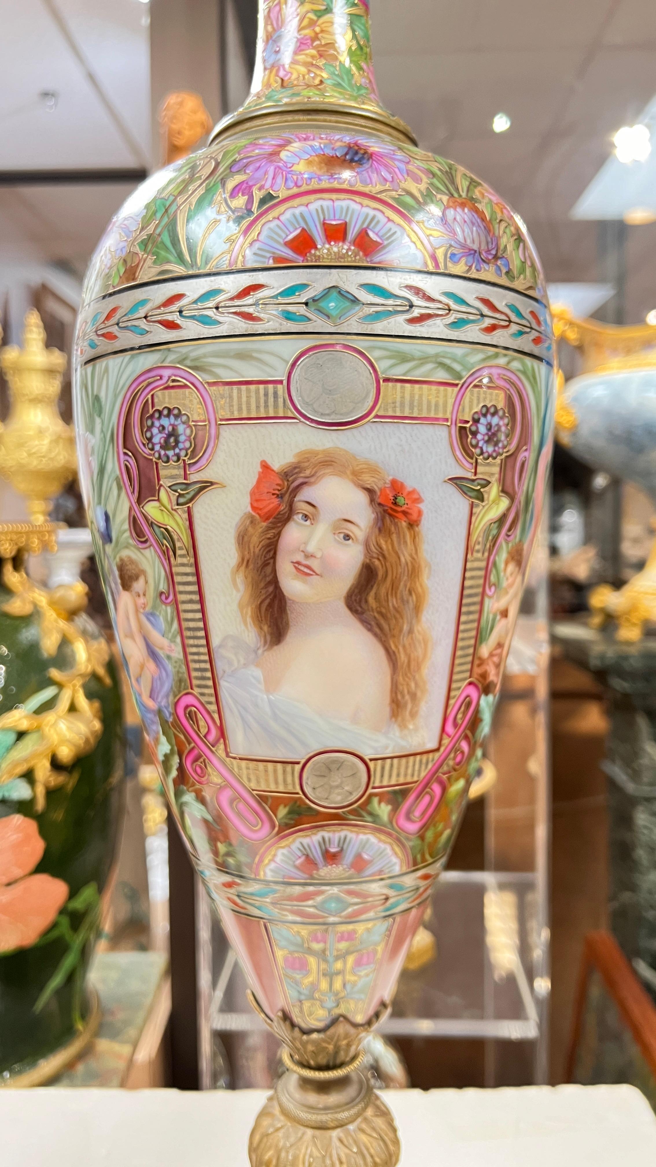 Paire de grands vases émaillés pseudo-cloisonnés de style Sèvres Art Nouveau en vente 3