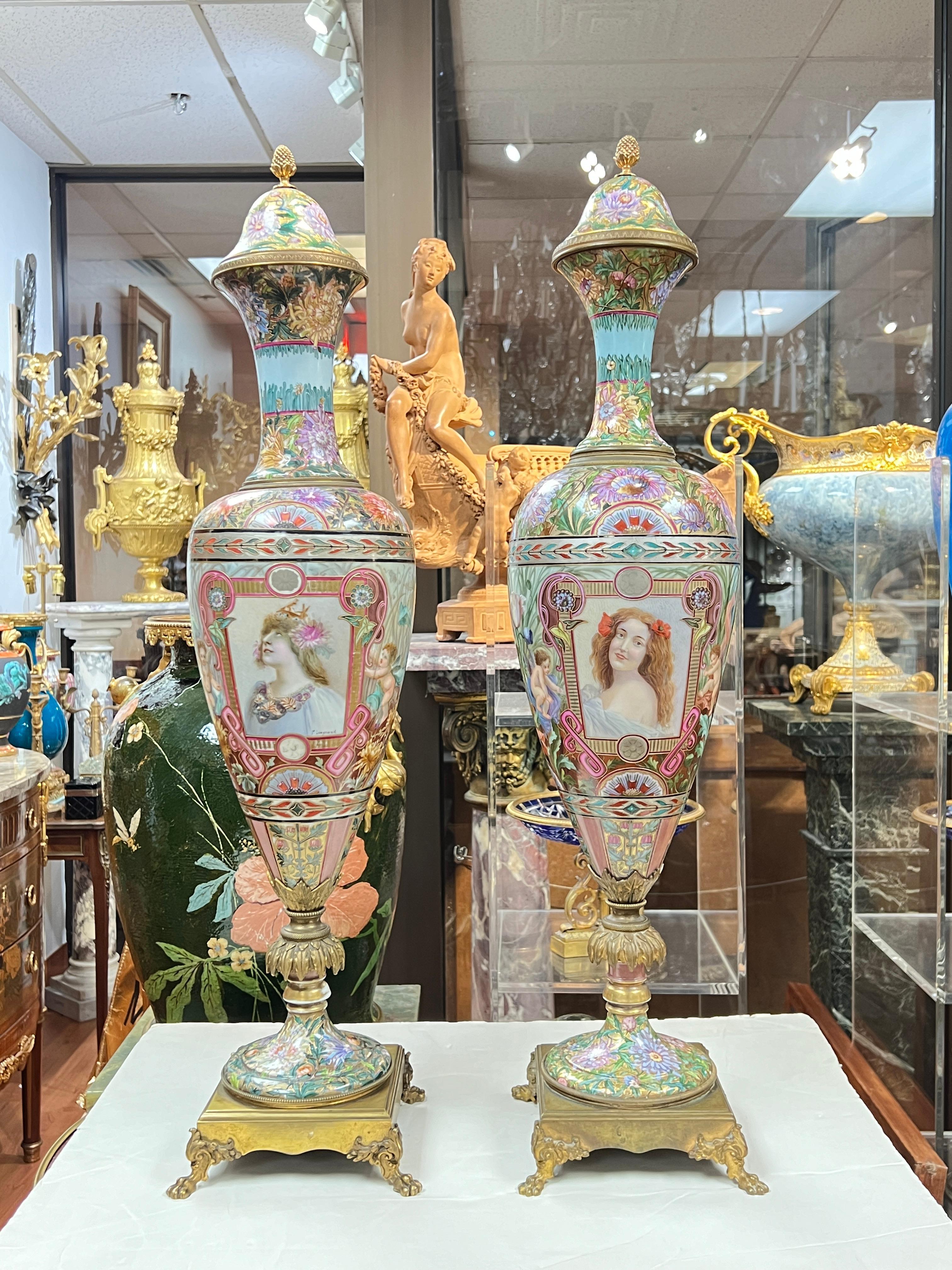 Art nouveau Paire de grands vases émaillés pseudo-cloisonnés de style Sèvres Art Nouveau en vente