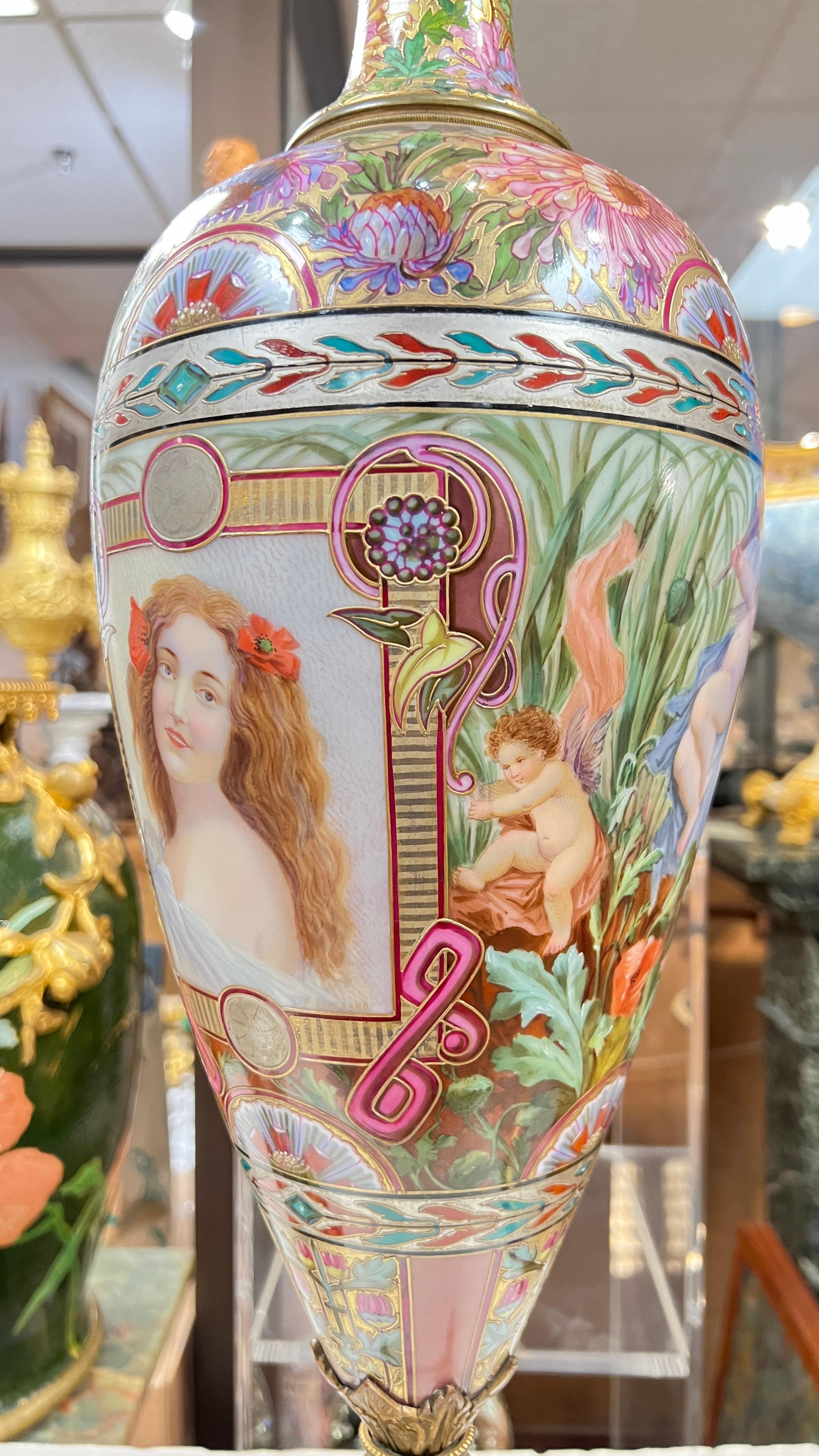 Doré Paire de grands vases émaillés pseudo-cloisonnés de style Sèvres Art Nouveau en vente