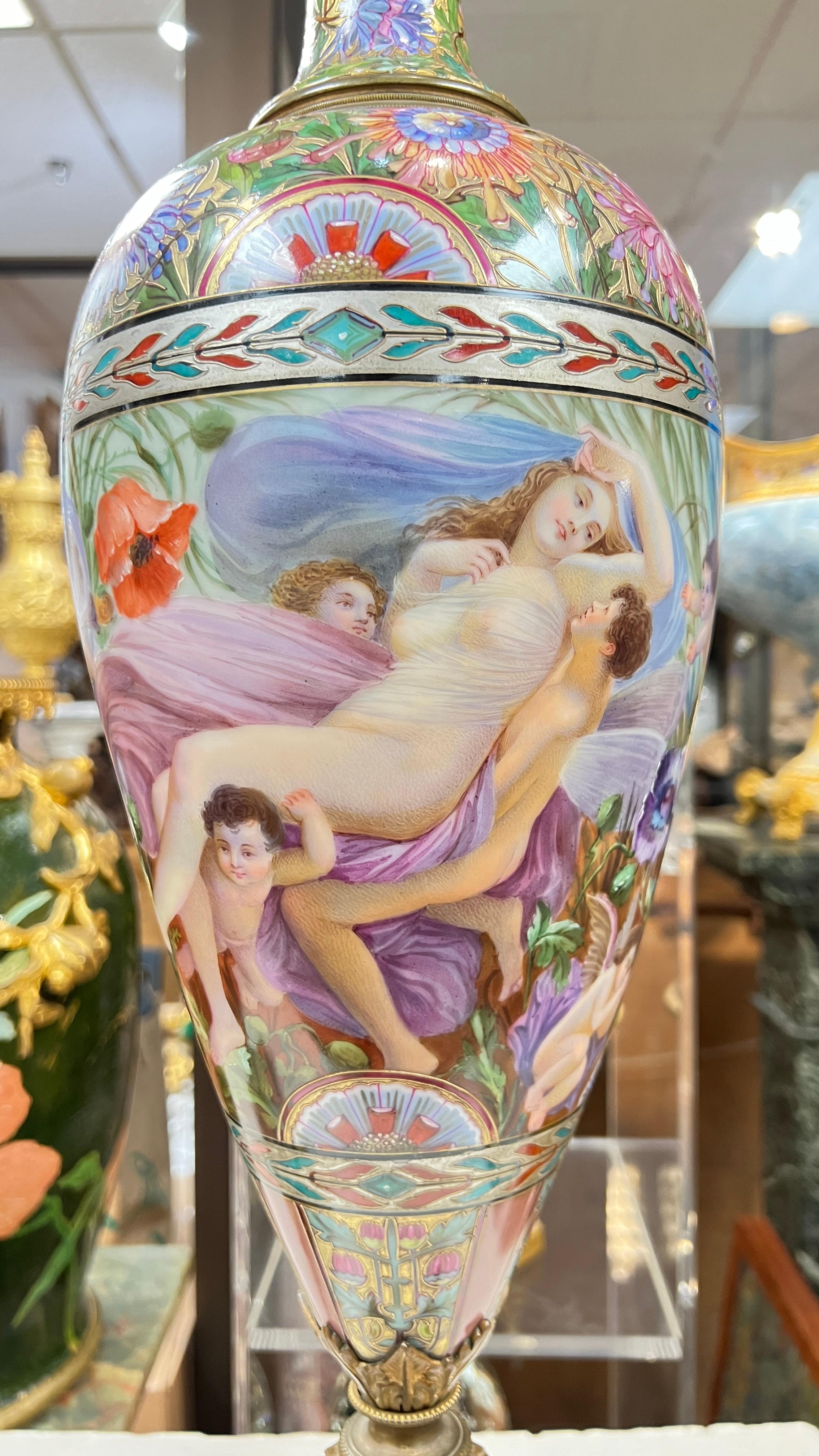 20ième siècle Paire de grands vases émaillés pseudo-cloisonnés de style Sèvres Art Nouveau en vente