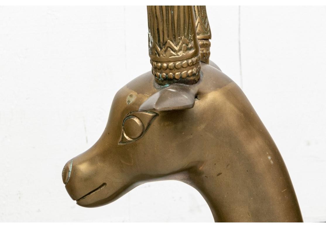 Coppia di grandi figure di cervi asiatici in ottone In condizioni discrete in vendita a Bridgeport, CT
