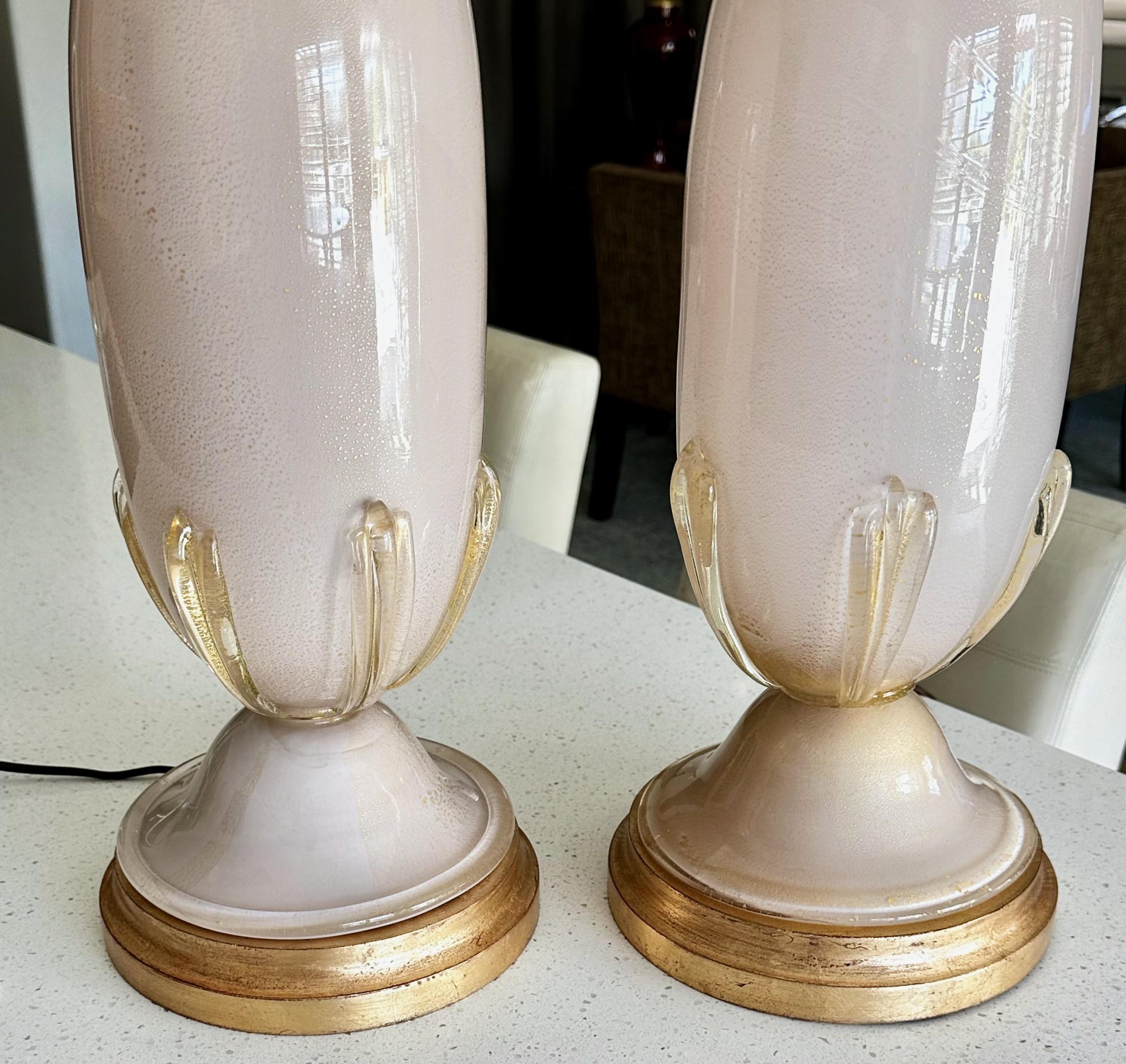 Paire de grandes lampes de bureau Barovier Murano rose et or en vente 4