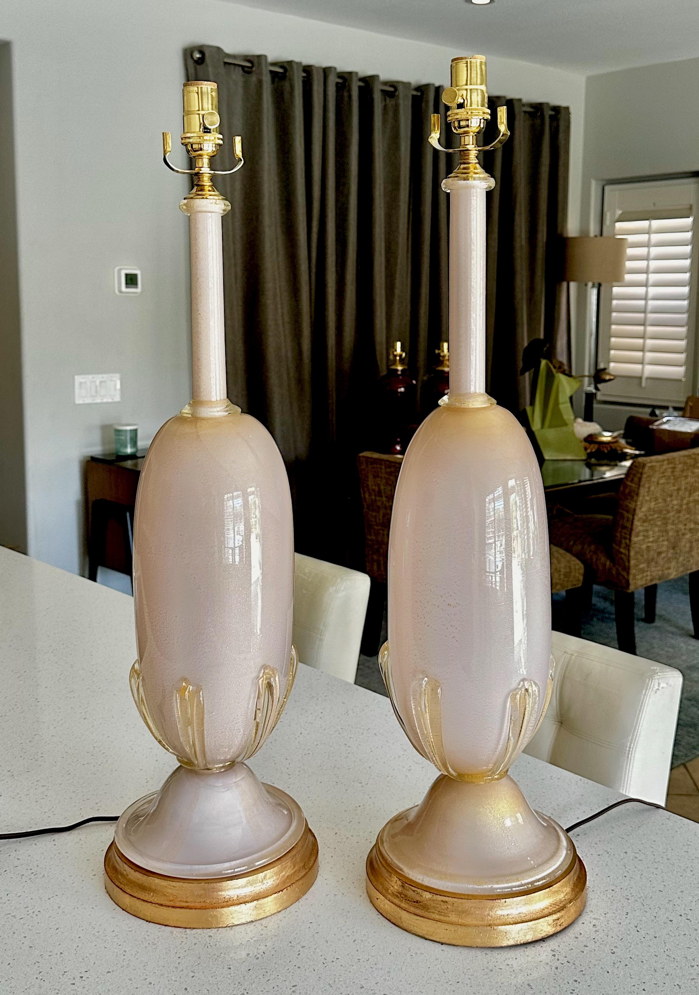 Paire de grandes lampes de bureau Barovier Murano rose et or en vente 12