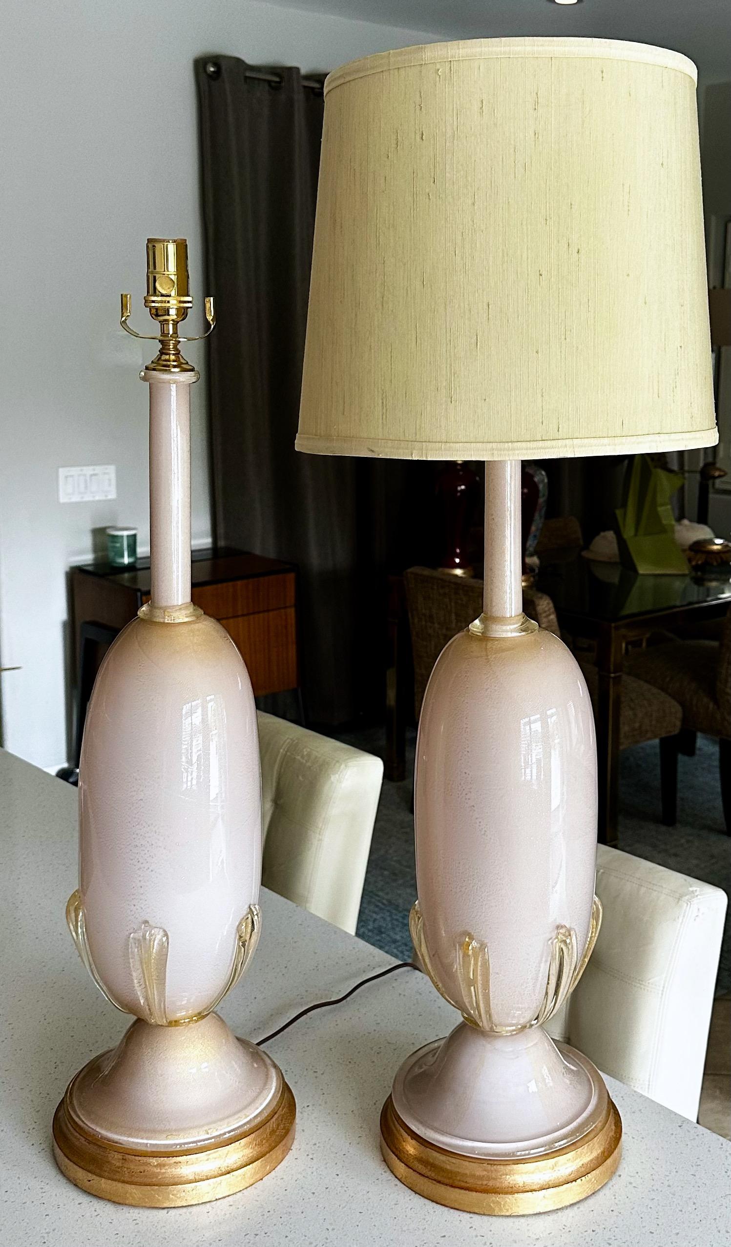 Paire de grandes lampes de bureau Barovier Murano rose et or en vente 13
