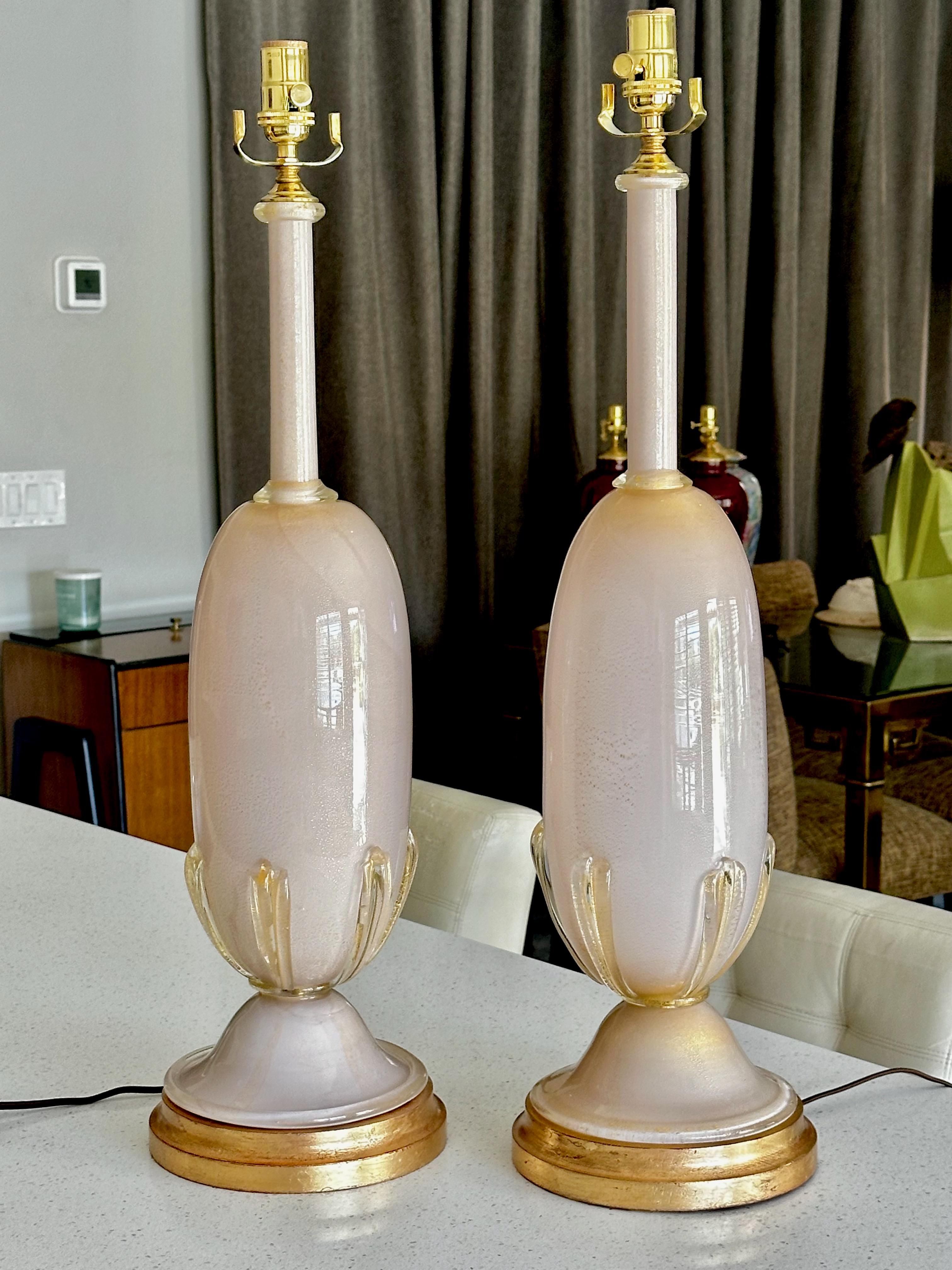 Paire de grandes lampes de bureau Barovier Murano rose et or en vente 3