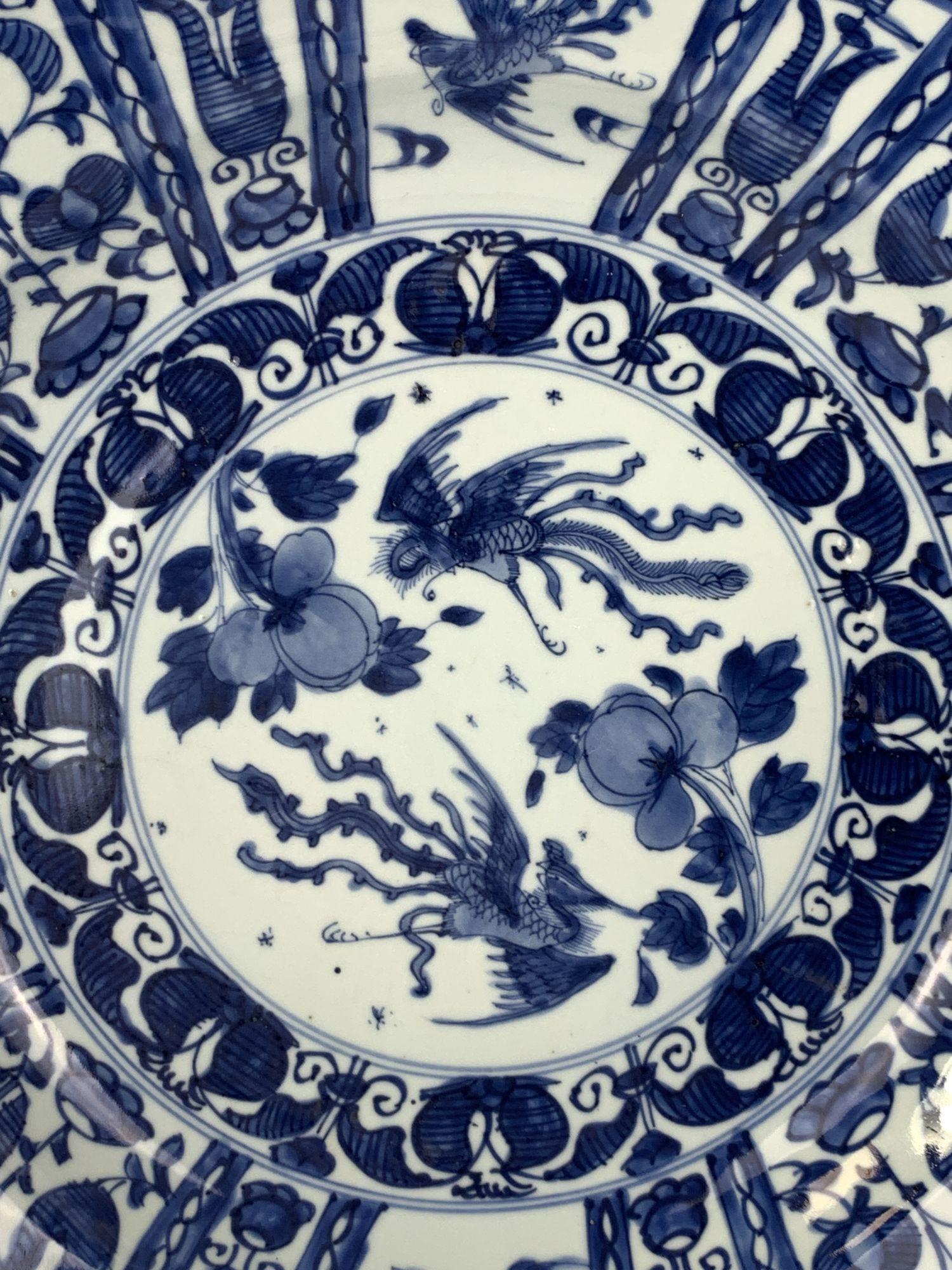 Pair Large Blue and White Chinese Porcelain Chargers Kangxi Era, circa 1700 In Excellent Condition In Katonah, NY