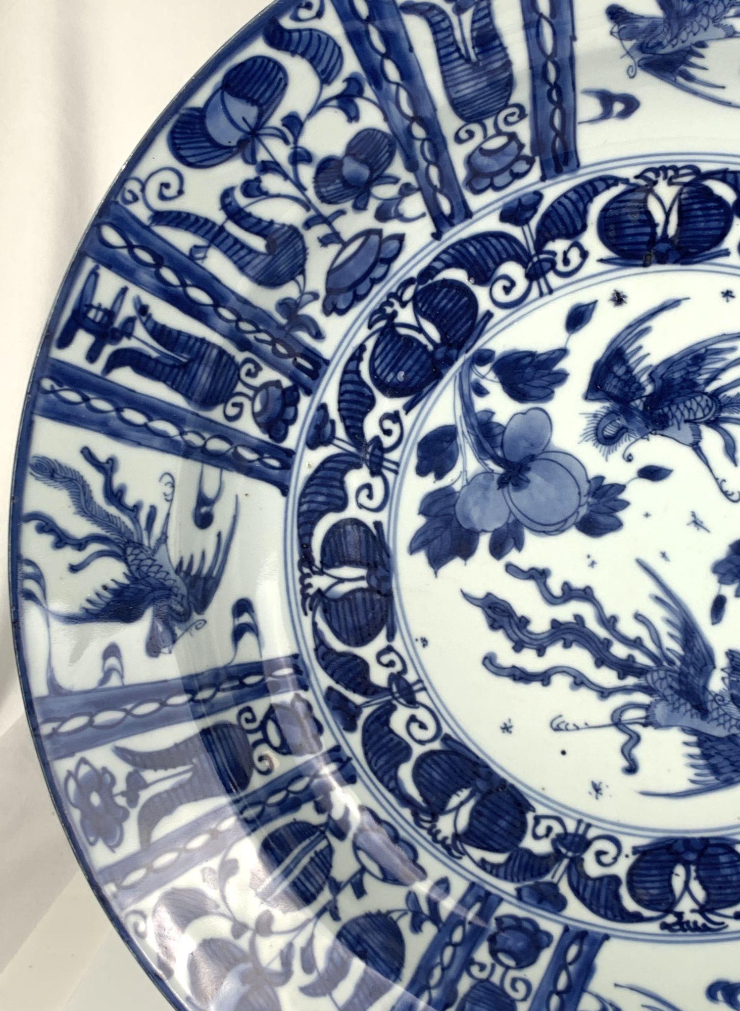 18th Century Pair Large Blue and White Chinese Porcelain Chargers Kangxi Era, circa 1700