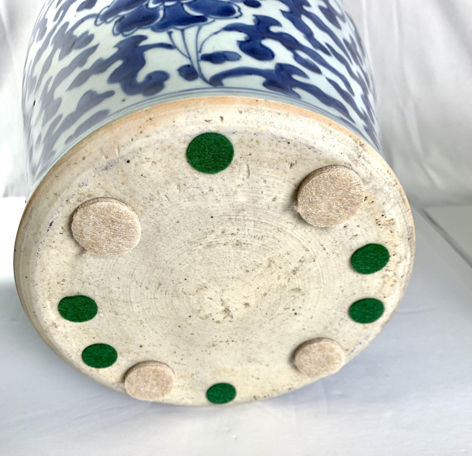 Pair Large Blue and White Chinese Porcelain Jars Hand Painted Kangxi Era C-1700 4