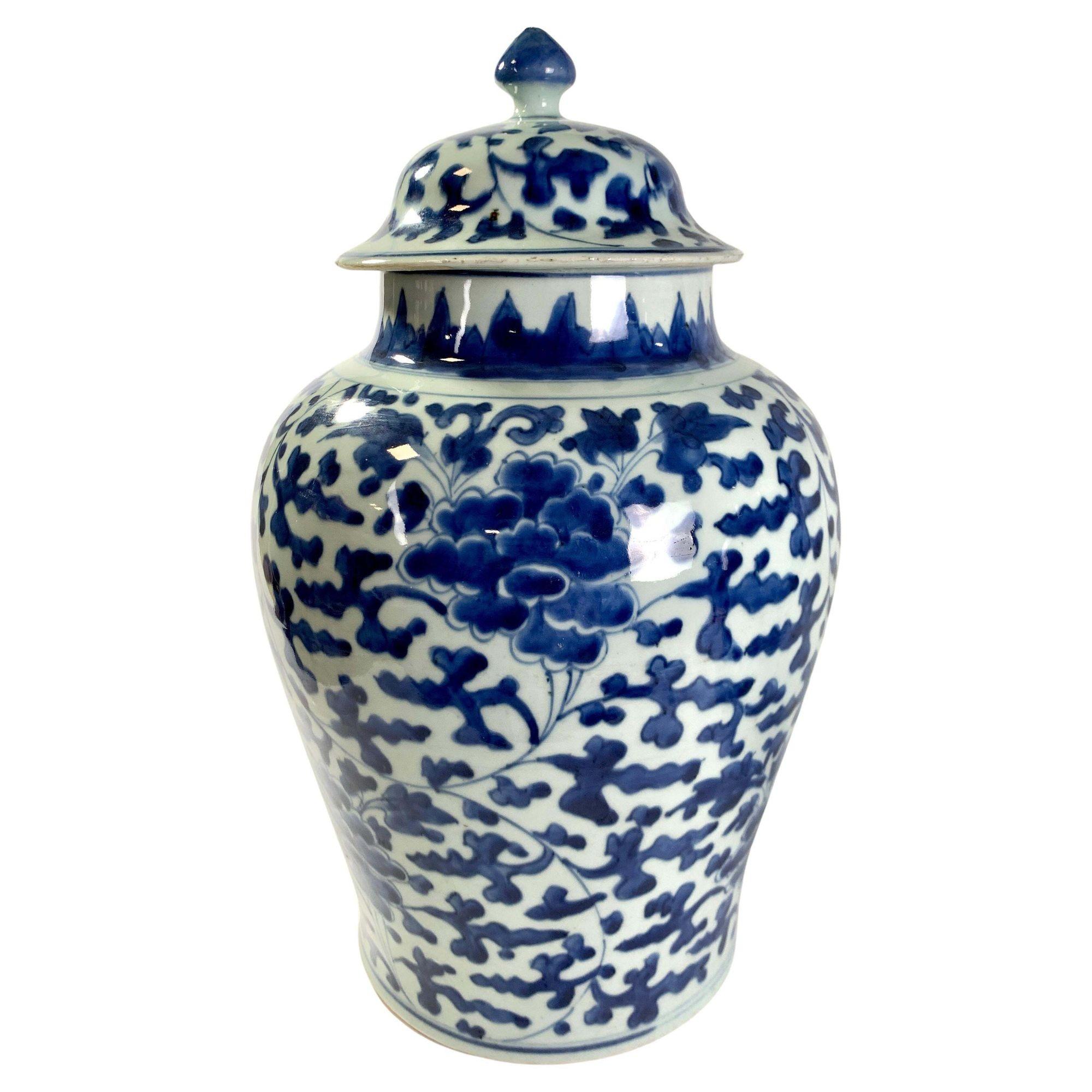 Pair Large Blue and White Chinese Porcelain Jars Hand Painted Kangxi Era C-1700 In Excellent Condition In Katonah, NY