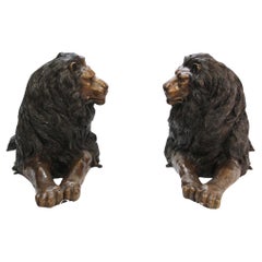 Paire de grands lions en bronze - Cats de garde recumbants