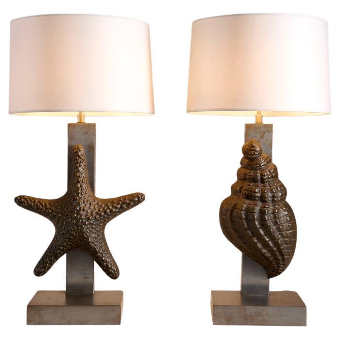 Paire de grandes lampes de bureau conque et étoile de mer en bronze et acier, 20e siècle