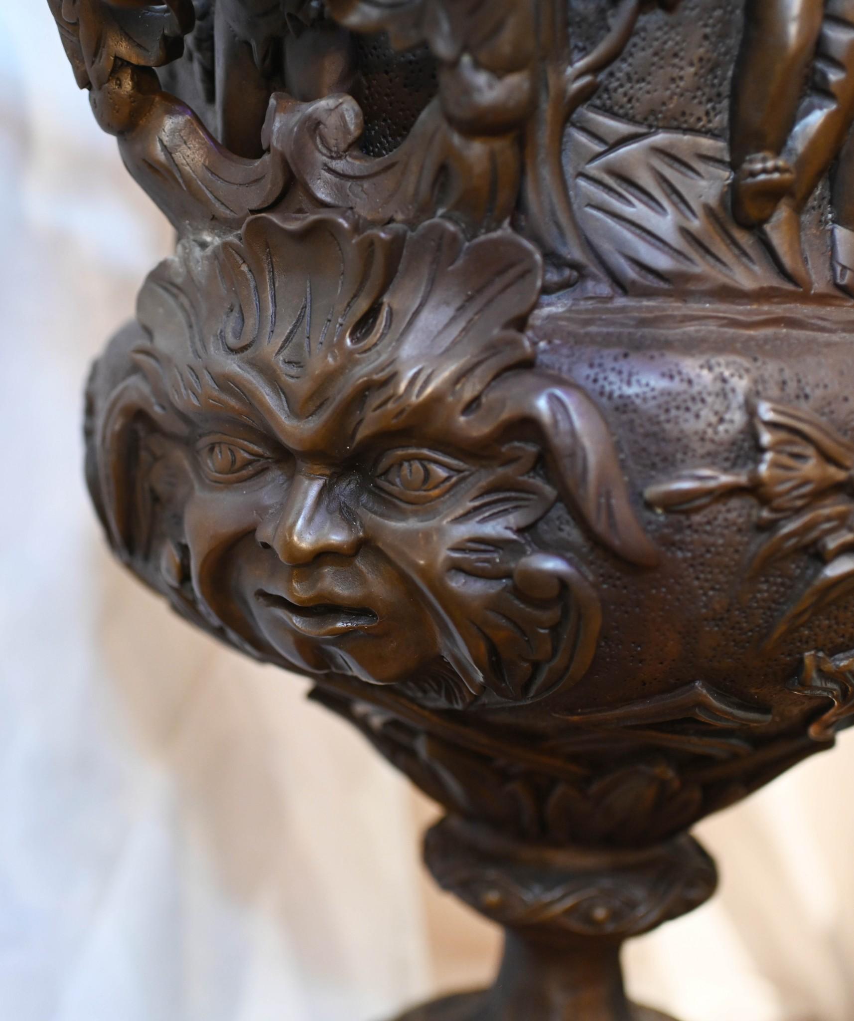 Coppia di grandi urne in bronzo Monumentale Campana Cherubino dopo Clodion in vendita 6
