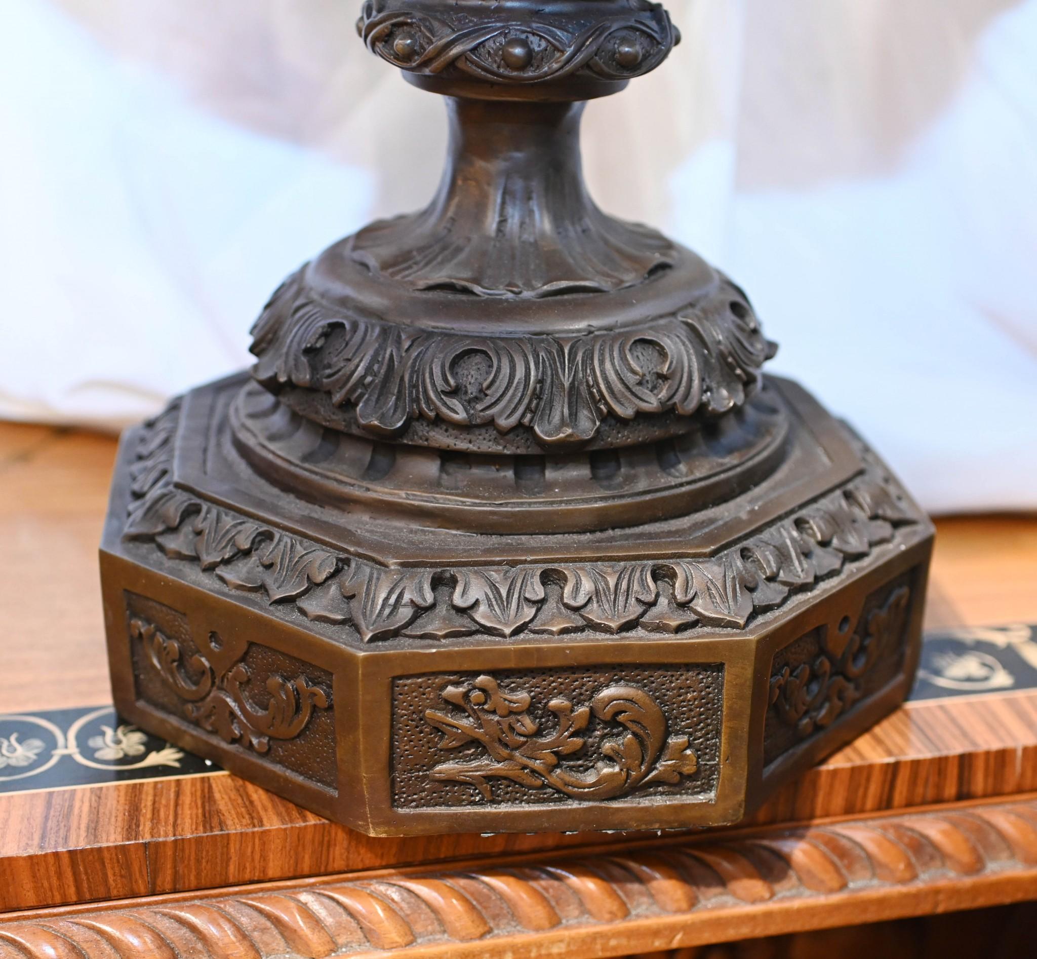 Coppia di grandi urne in bronzo Monumentale Campana Cherubino dopo Clodion in vendita 9