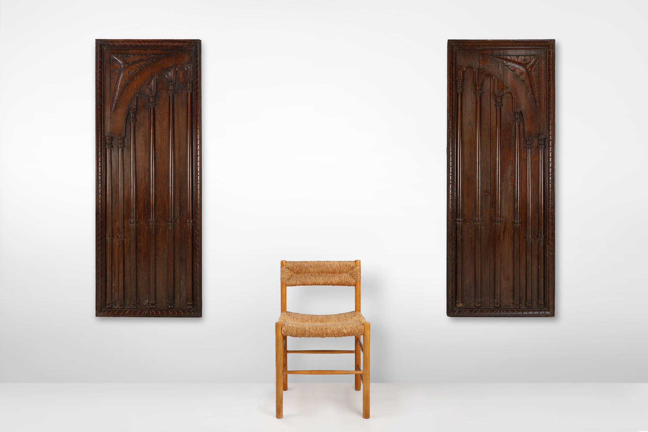 Portugal / 1850 / 2 wall panels / oak / Rustic / Mid-century

Two large beautiful hand carved Portuguese decorative wall panels from an altarpiece with nice patina. Crafted of solid oak with geometric floral decorations and warm dark finish.

Each