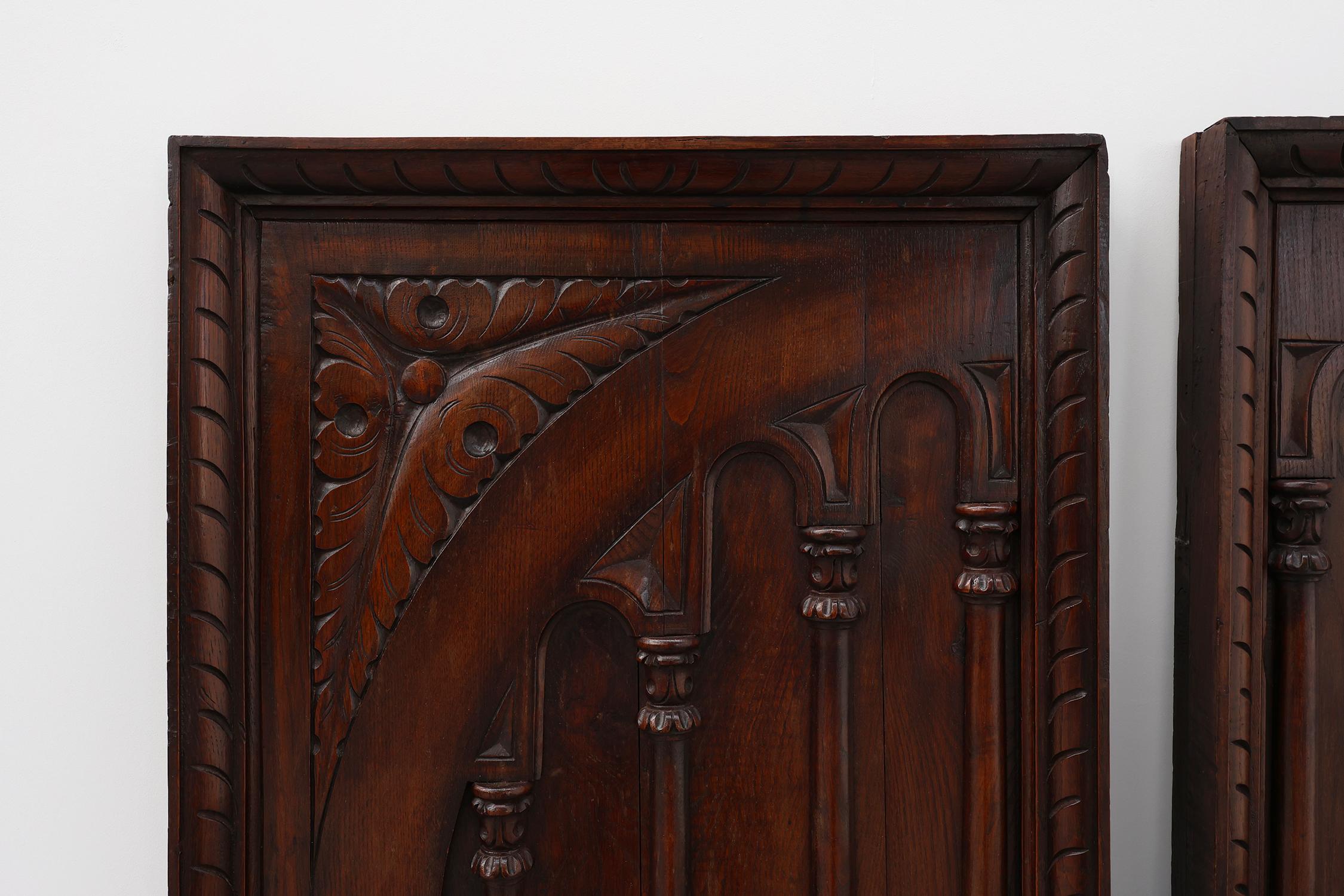 Paar große geschnitzte Wandpaneele aus portugiesischer Eiche, ca. 1850 (Rustikal) im Angebot