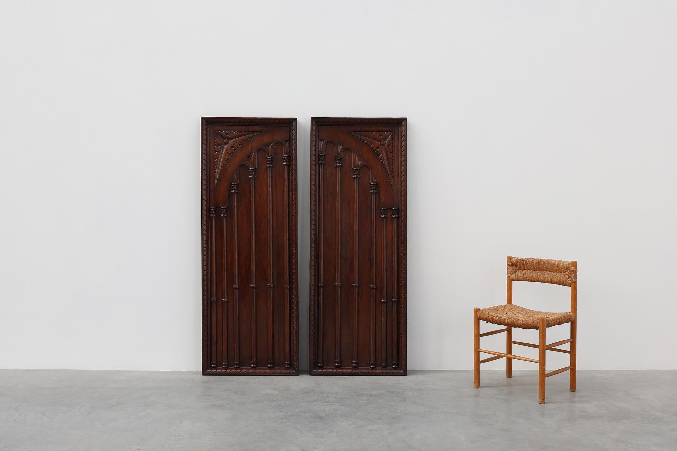 Paar große geschnitzte Wandpaneele aus portugiesischer Eiche, ca. 1850 (Handgeschnitzt) im Angebot