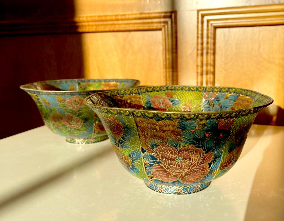 Pair of Large Chinese Cloisonné Plique-à-Jour Bowls For Sale 3