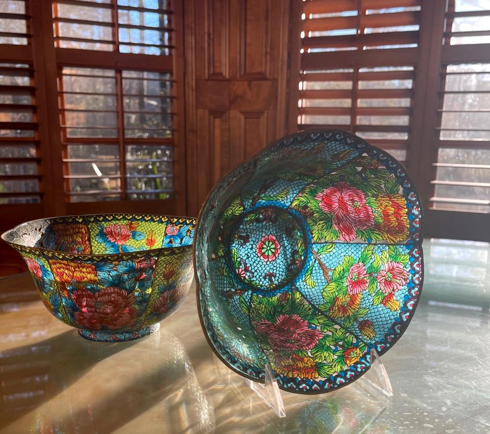 20th Century Pair of Large Chinese Cloisonné Plique-à-Jour Bowls For Sale