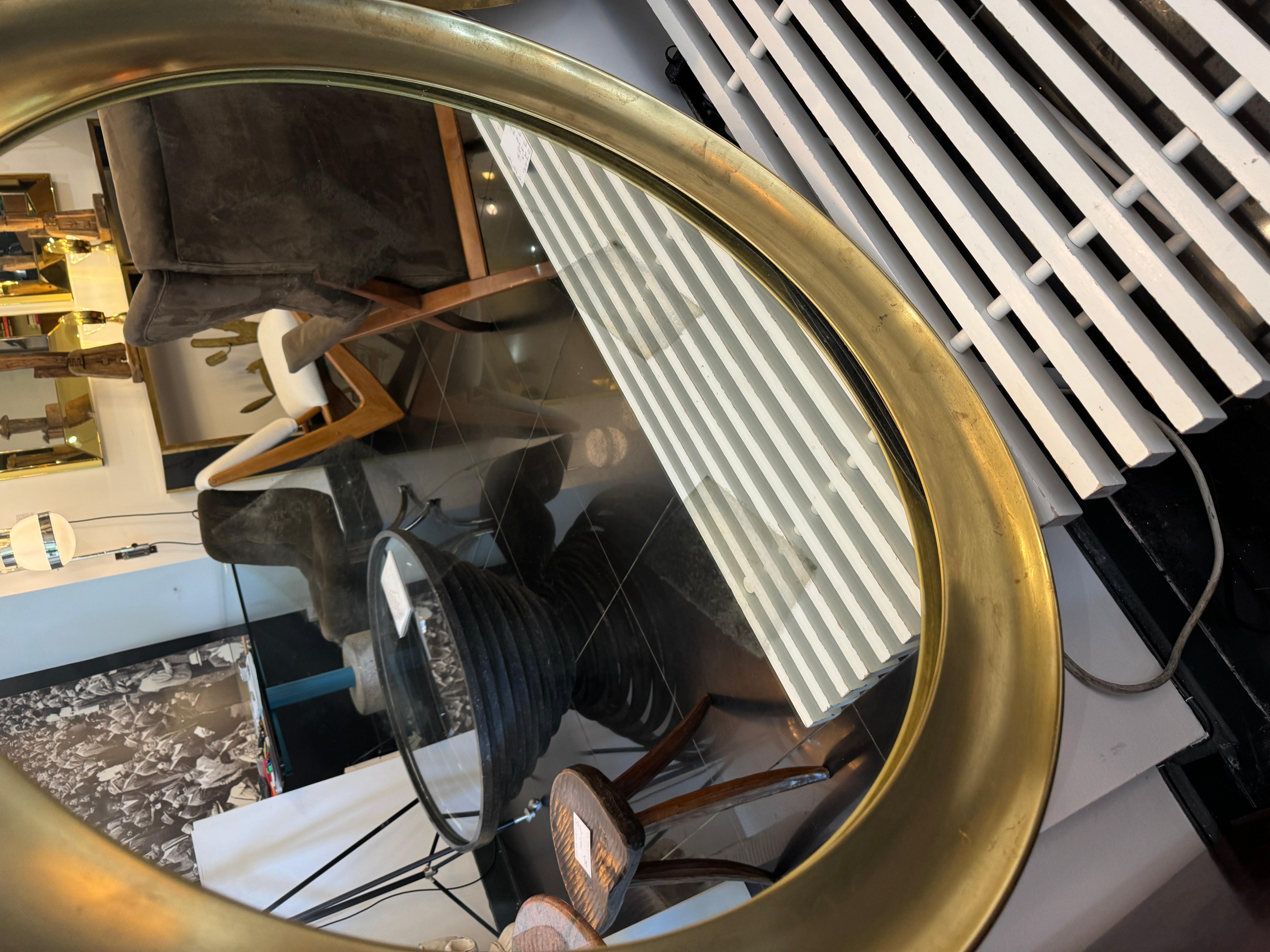 Paire de grands miroirs circulaires concaves en laiton en vente 3