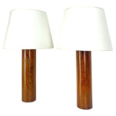 Ein Paar große zylindrische Tischlampen aus Holz von Uno & Östen Kristiansson, Luxus, Schweden