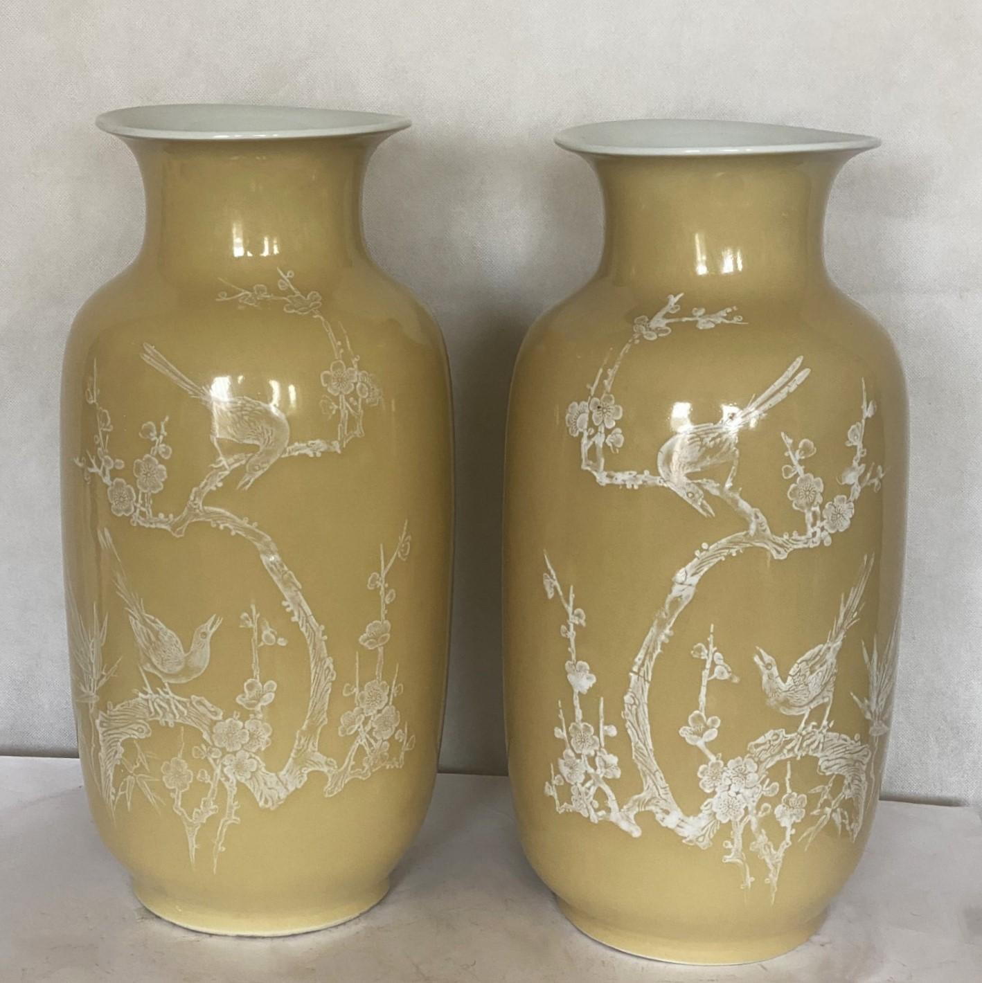 Hand-Painted Pair Large Fine Chinese Yellow-Ground Decorated Vases Early 20th Century, Marked For Sale