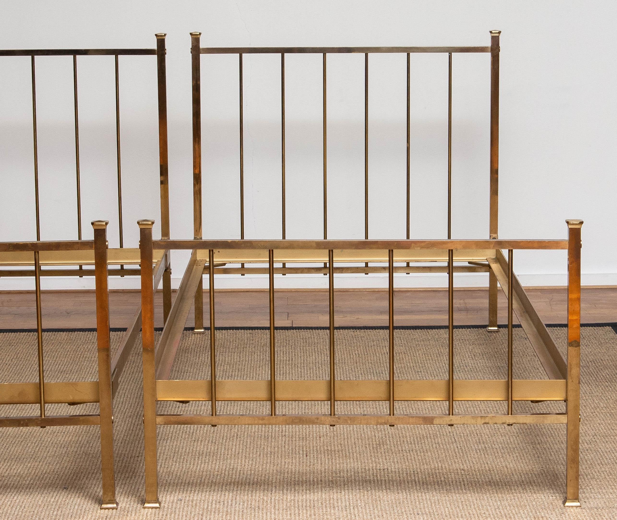 Pair Large French Brass Single Bed Frames with Foundation Support 41 x 83 Inches In Good Condition For Sale In Silvolde, Gelderland