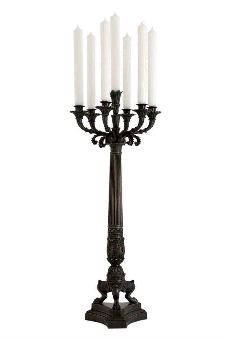 Coppia di moderni candelabri Jeffrerson a sette rami in bronzo patinato.

Altezza (intera) 31