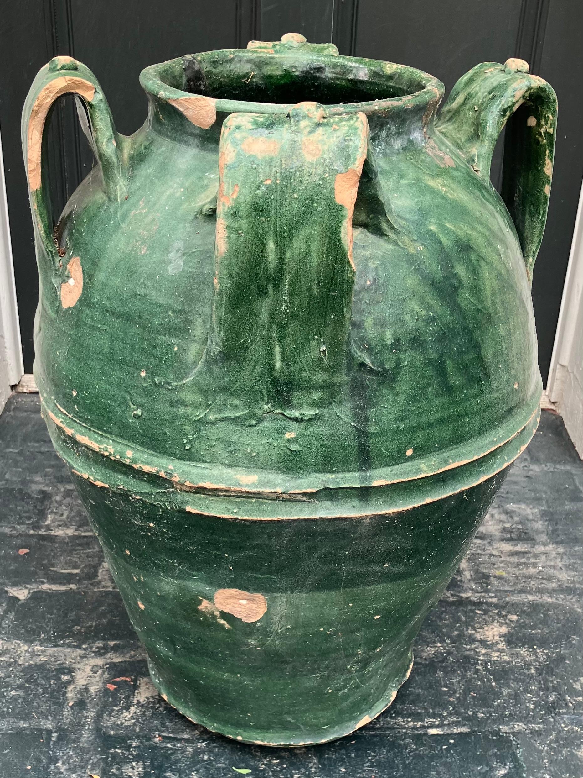 Coppia di grandi Amphora in terracotta verde in vendita 3