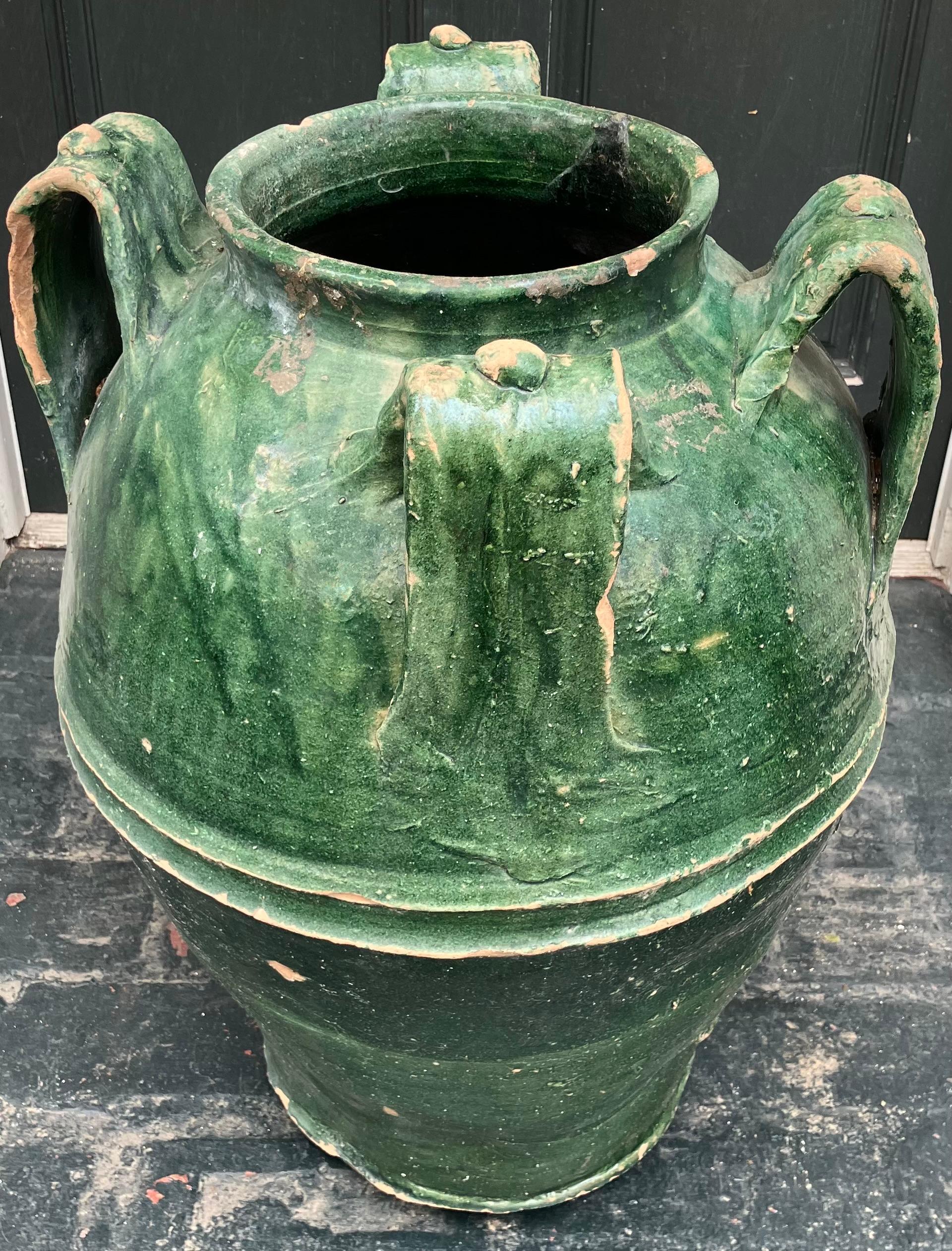 Terracotta Coppia di grandi Amphora in terracotta verde in vendita