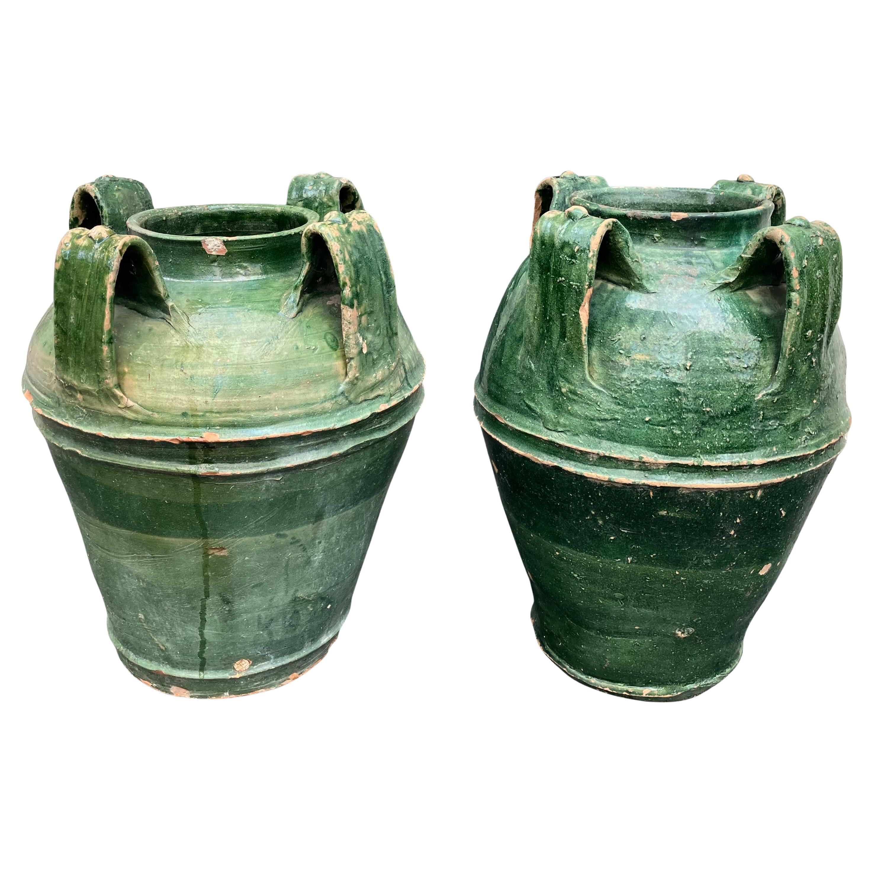 Coppia di grandi Amphora in terracotta verde in vendita