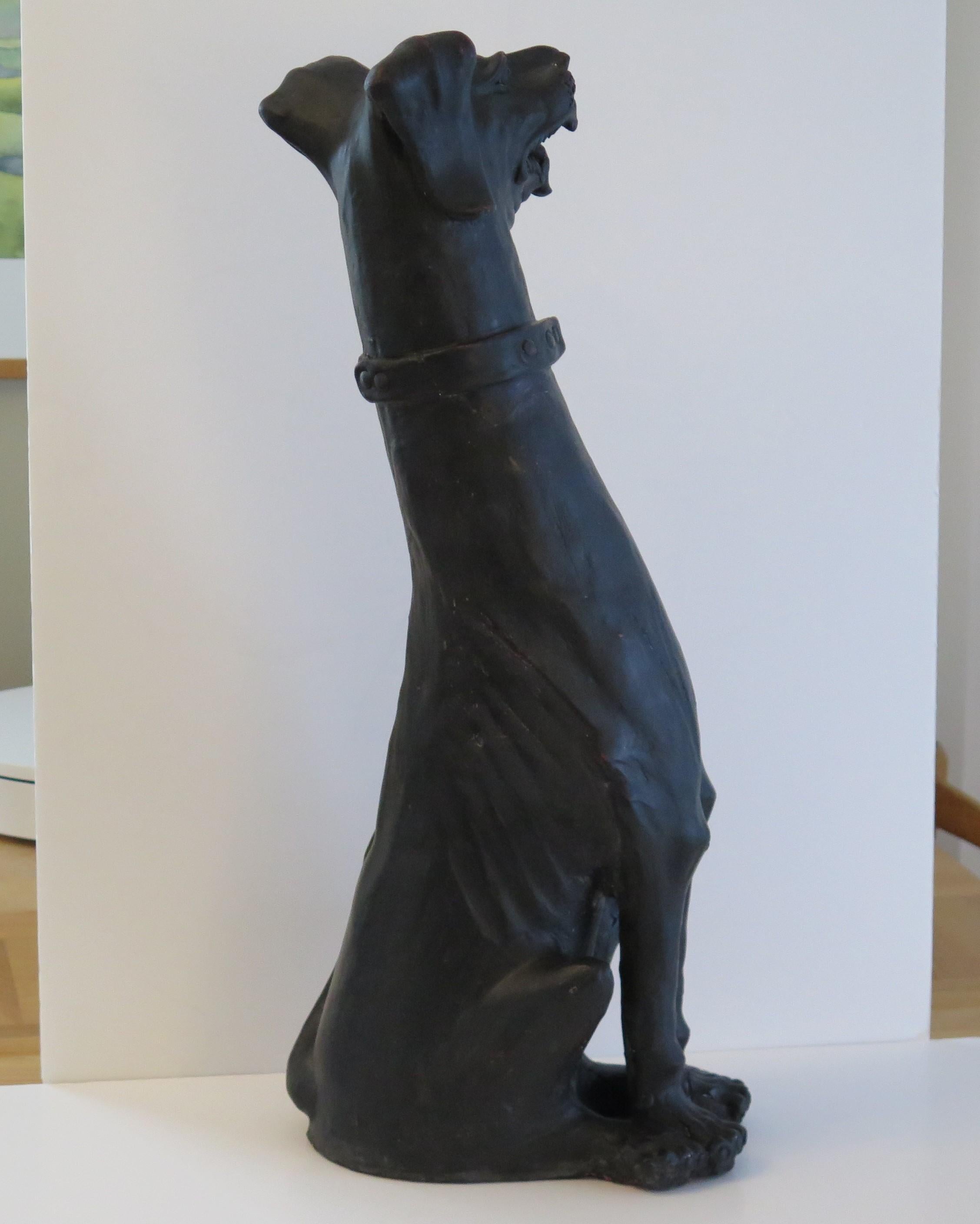PAIR Große Grotesque-Töpferskulptur mit Hunden aus Steingut, 19. Jahrhundert, Italien im Angebot 1