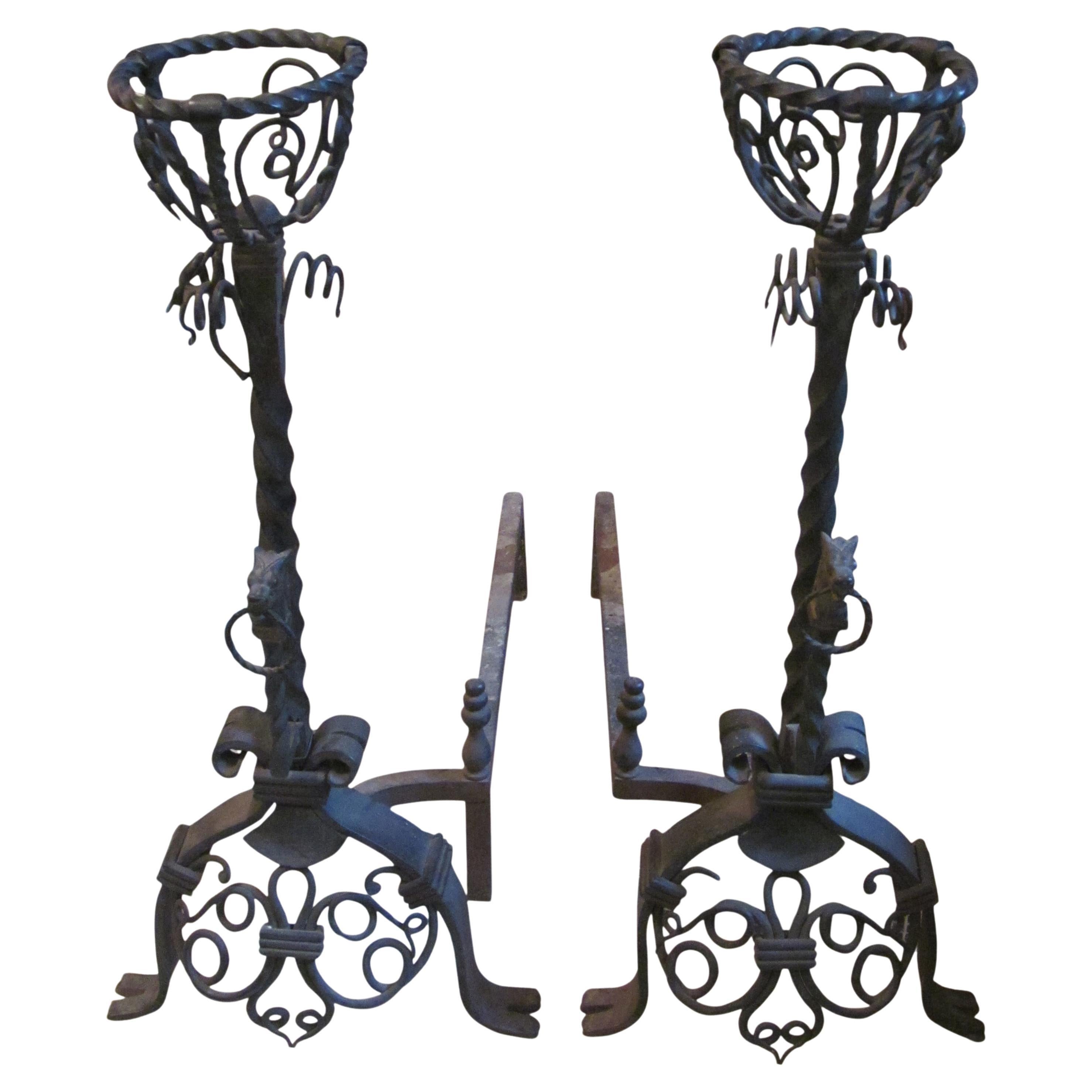 Coppia di grandi candelabri figurati lavorati a mano con teste di cavallo in vendita