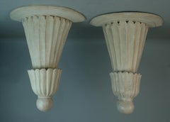 Pareja de grandes estanterías de pared italianas talladas a mano