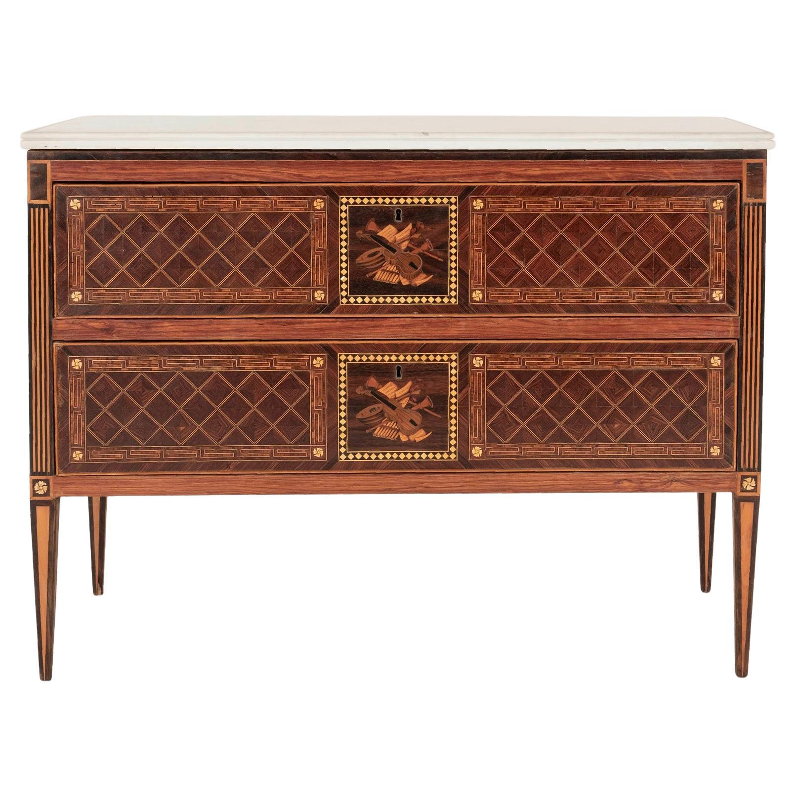 Coppia di grandi commode intarsiate in stile neoclassico italiano in vendita