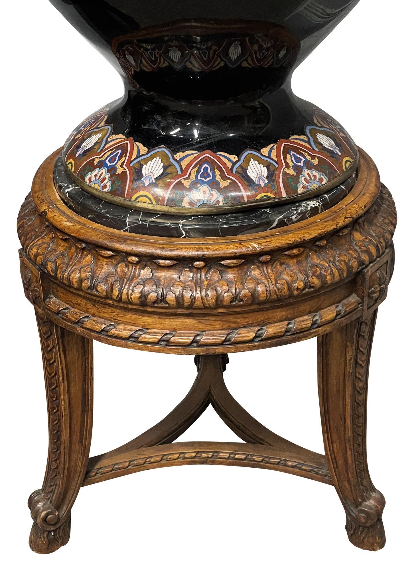 Coppia di grandi vasi giapponesi in smalto cloisonné del periodo Meiji su supporto. in vendita 4