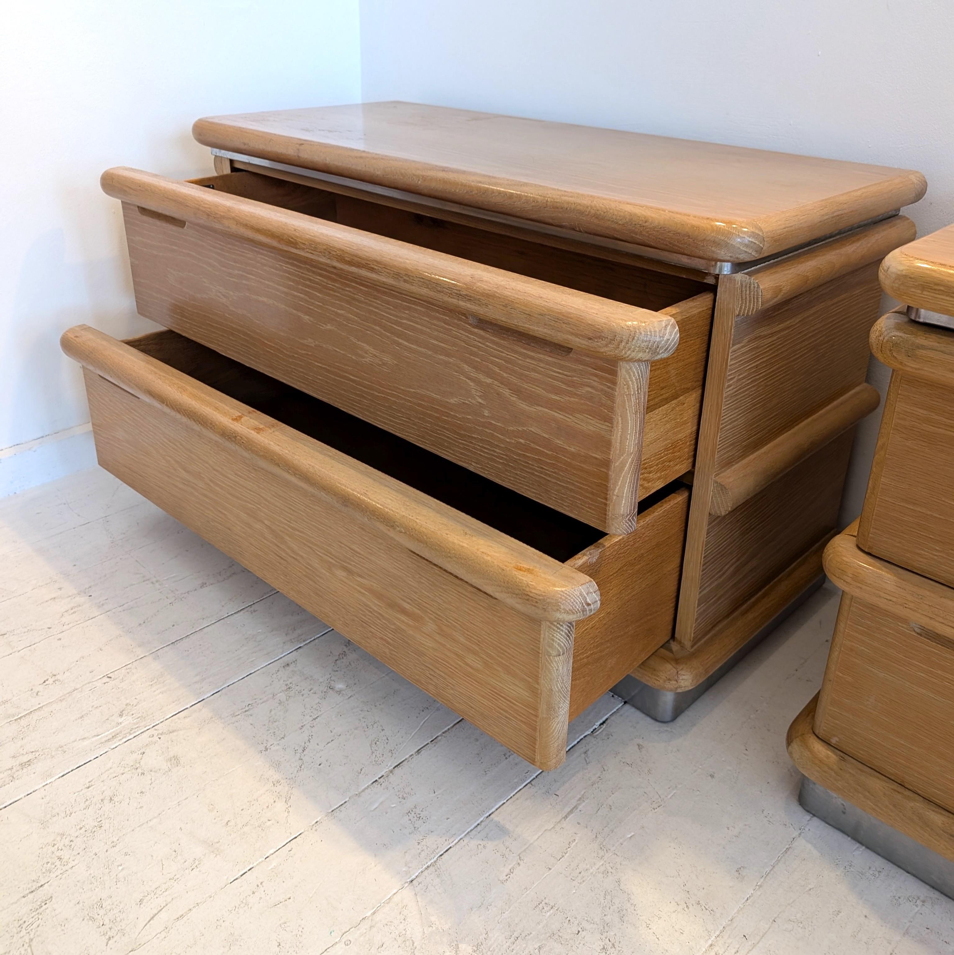 Coppia di grandi comodini/comodini in rovere Jay Spectre, USA anni '80 in vendita 5