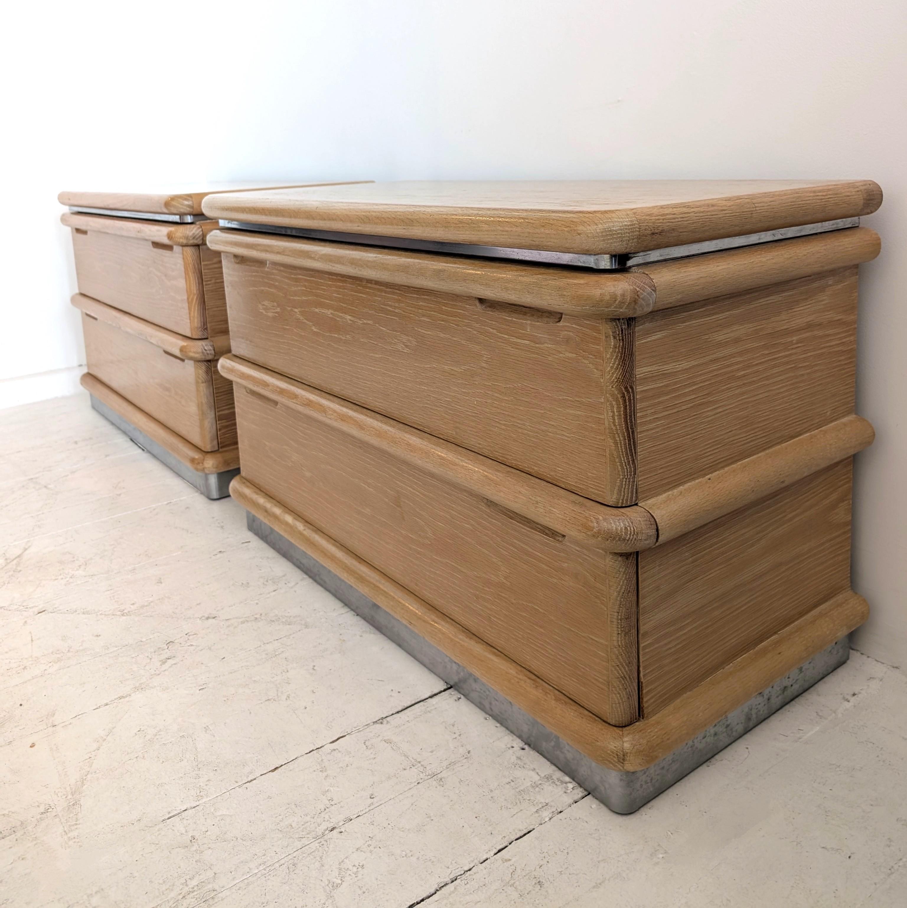 Coppia di grandi comodini/comodini in rovere Jay Spectre, USA anni '80 in vendita 6