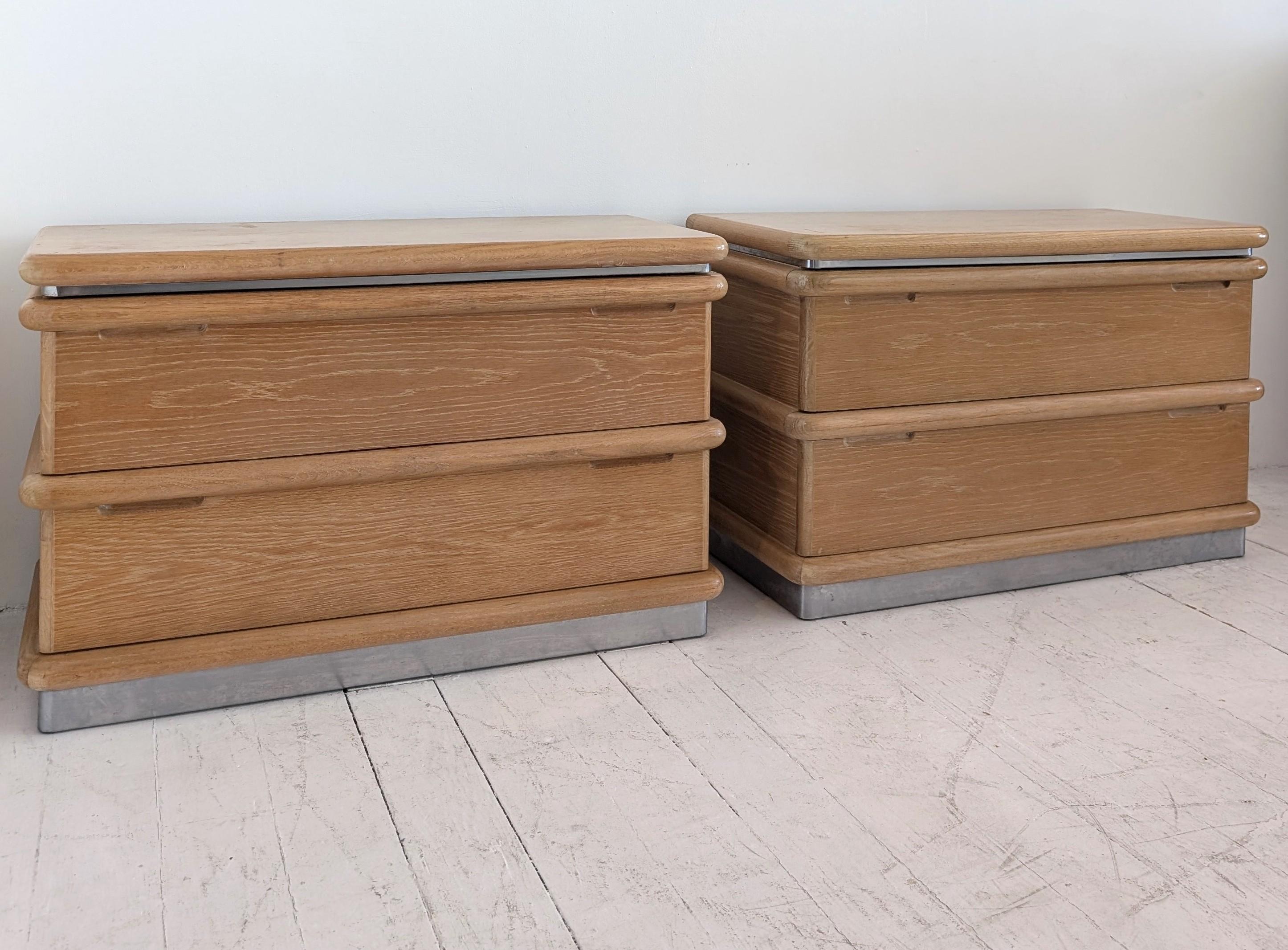 Americano Coppia di grandi comodini/comodini in rovere Jay Spectre, USA anni '80 in vendita