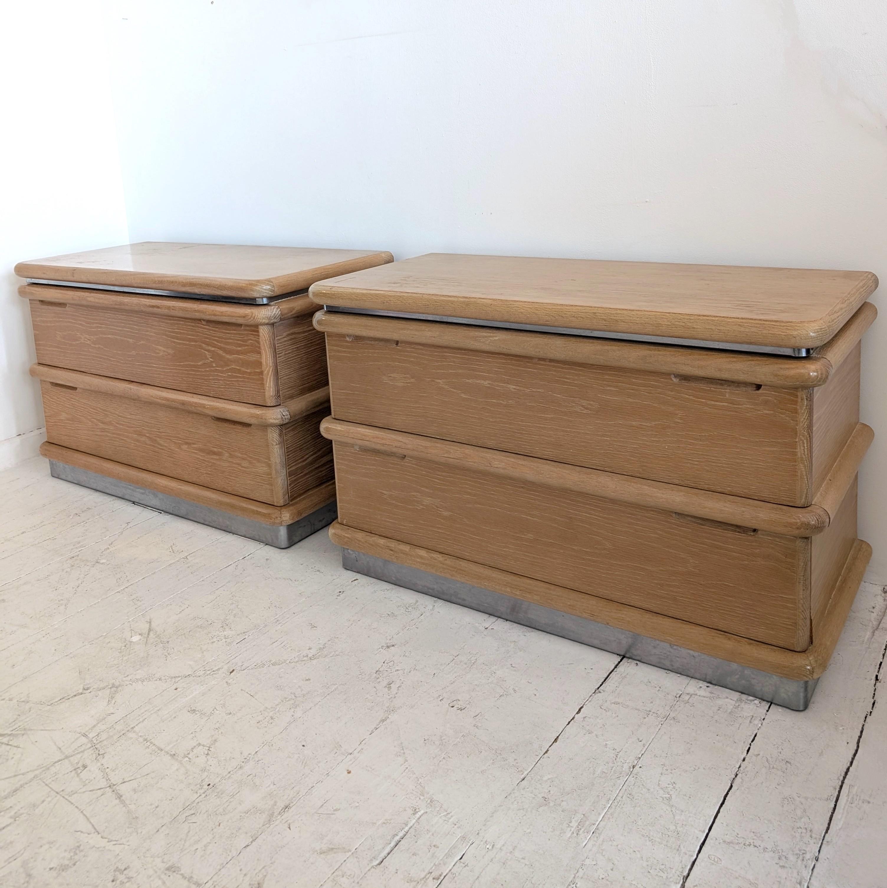 Coppia di grandi comodini/comodini in rovere Jay Spectre, USA anni '80 In condizioni buone in vendita a Hastings, GB