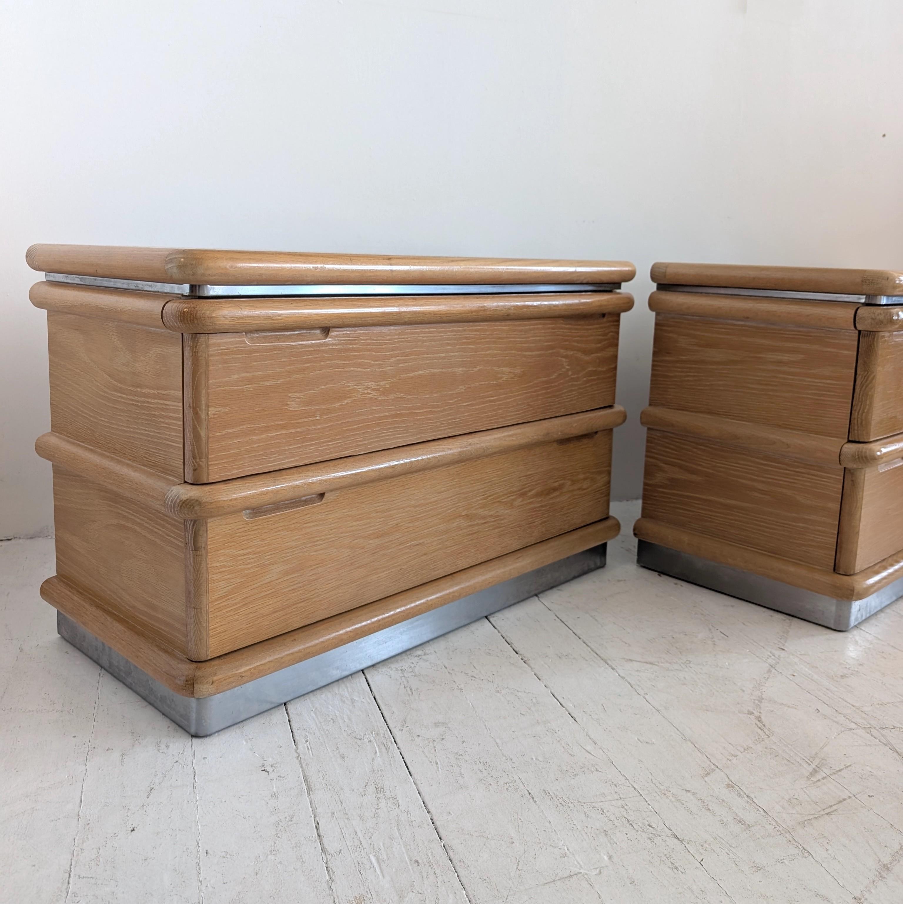 Coppia di grandi comodini/comodini in rovere Jay Spectre, USA anni '80 in vendita 1