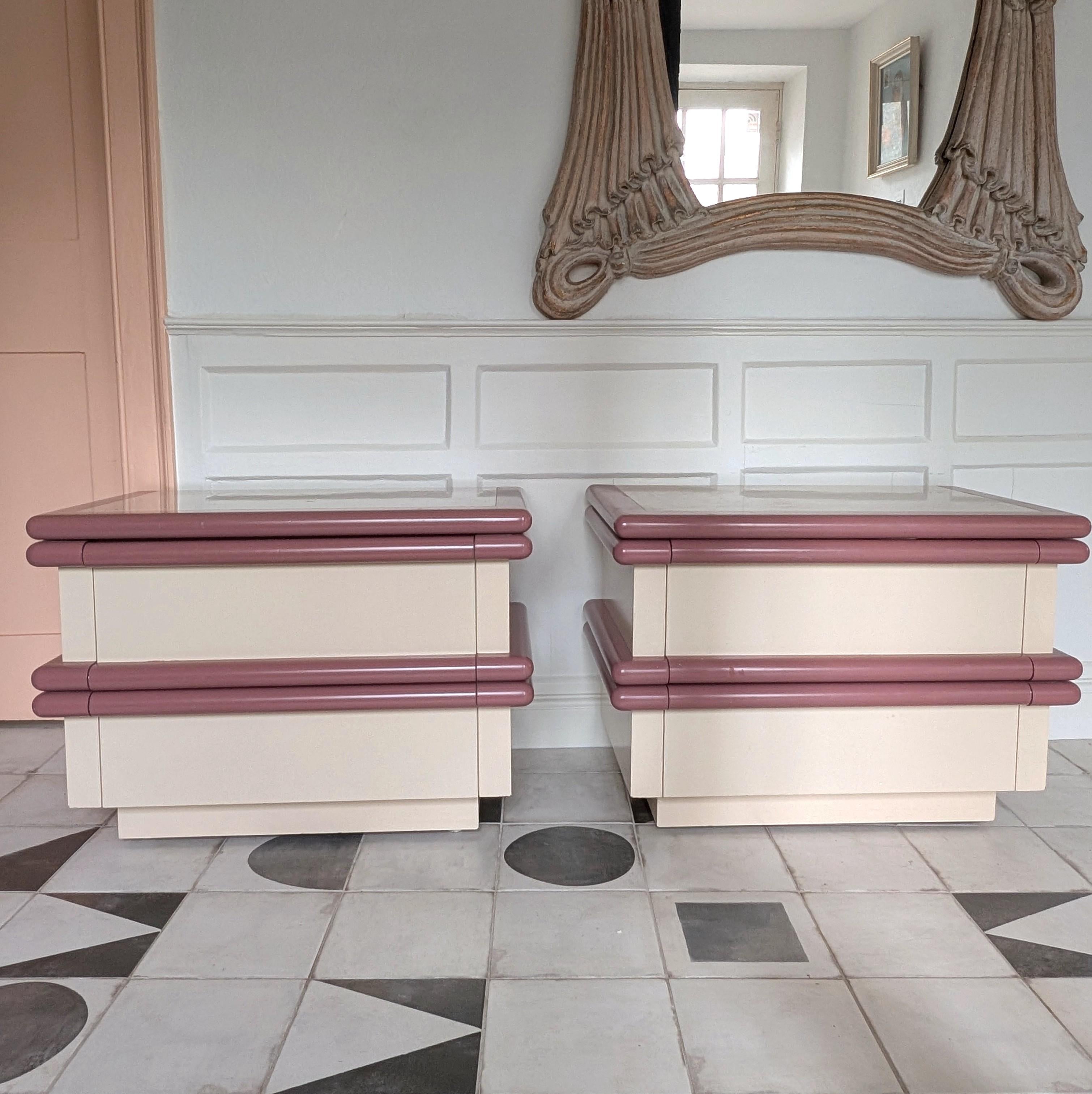 American Pair large Jay Spectre style postmodern travertine bedside cabinets, USA 1980s For Sale