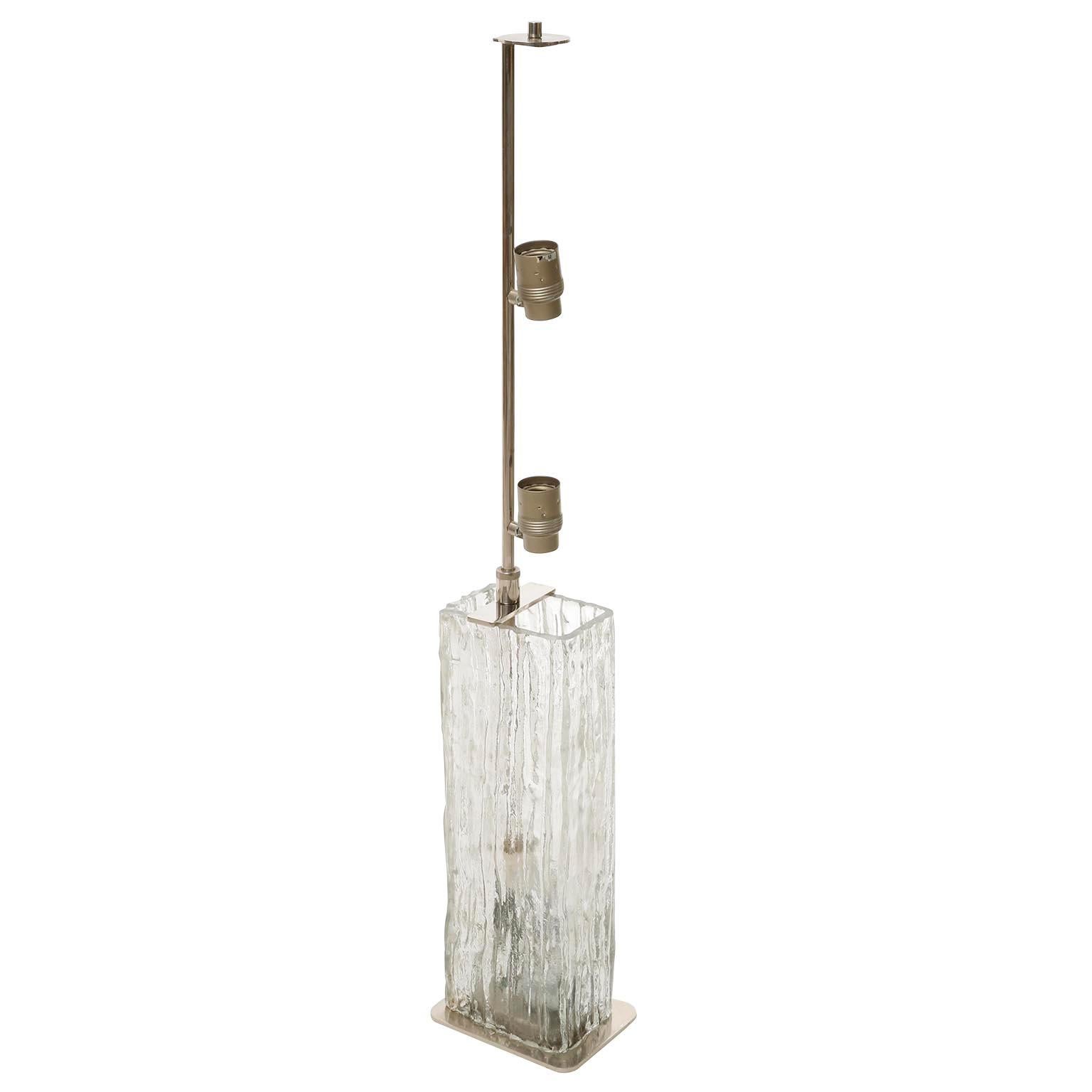 Mid-Century Modern Paire de grandes lampes de bureau Kalmar « Frankenberg », abat-jour en verre et tissu nickel, 1970 en vente