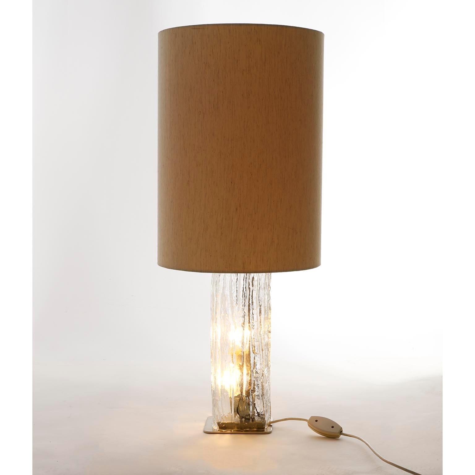Autrichien Paire de grandes lampes de bureau Kalmar « Frankenberg », abat-jour en verre et tissu nickel, 1970 en vente