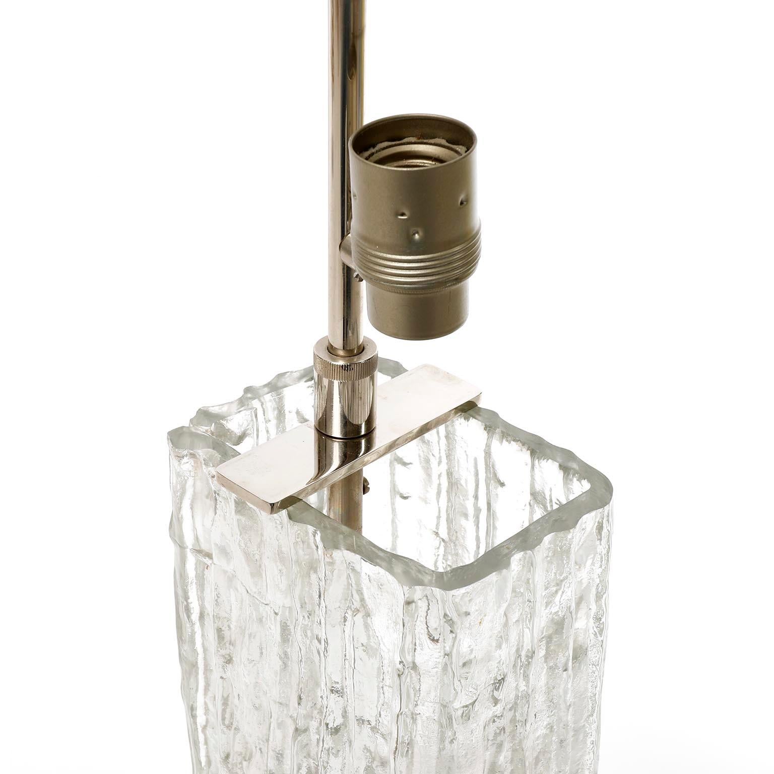 Paire de grandes lampes de bureau Kalmar « Frankenberg », abat-jour en verre et tissu nickel, 1970 Bon état - En vente à Hausmannstätten, AT