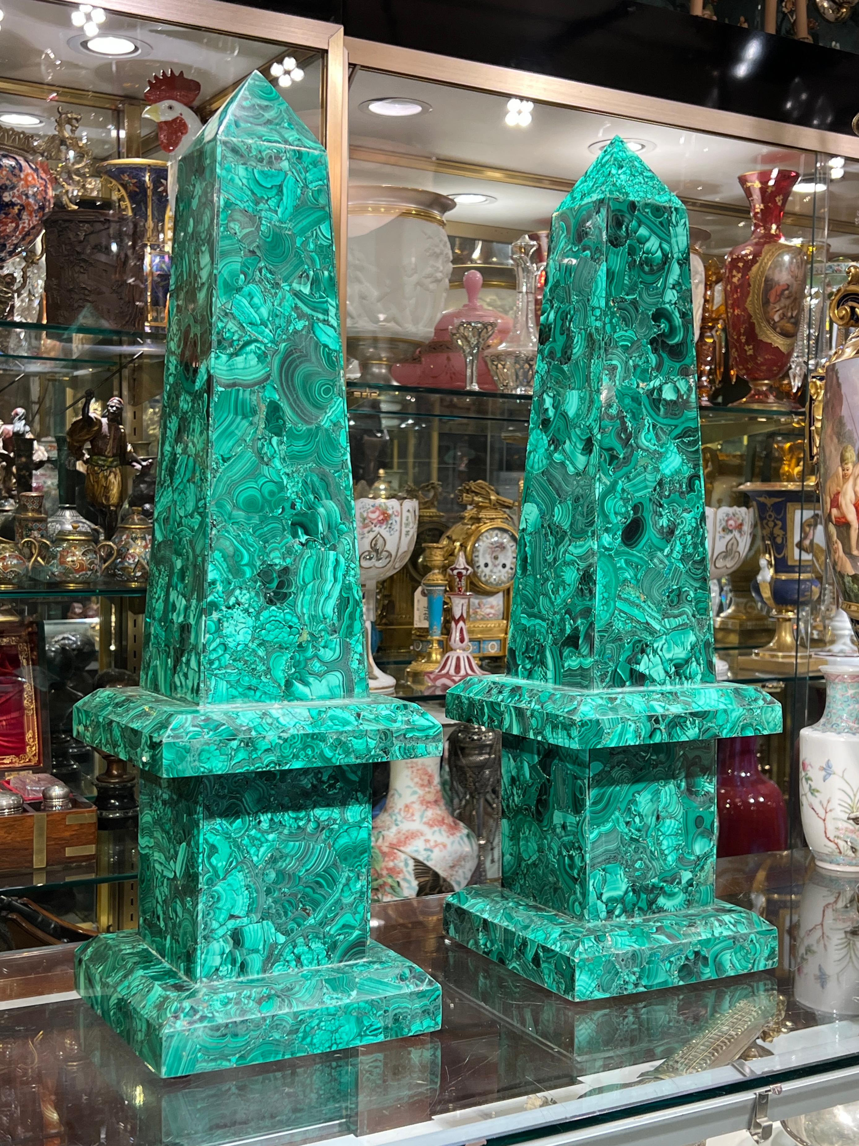 Pair Large Malachite Obelisks -- 28 Inches Tall In condizioni buone in vendita a New York, NY