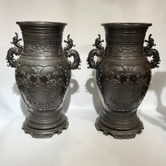 Pareja de grandes jarrones japoneses Meiji de bronce