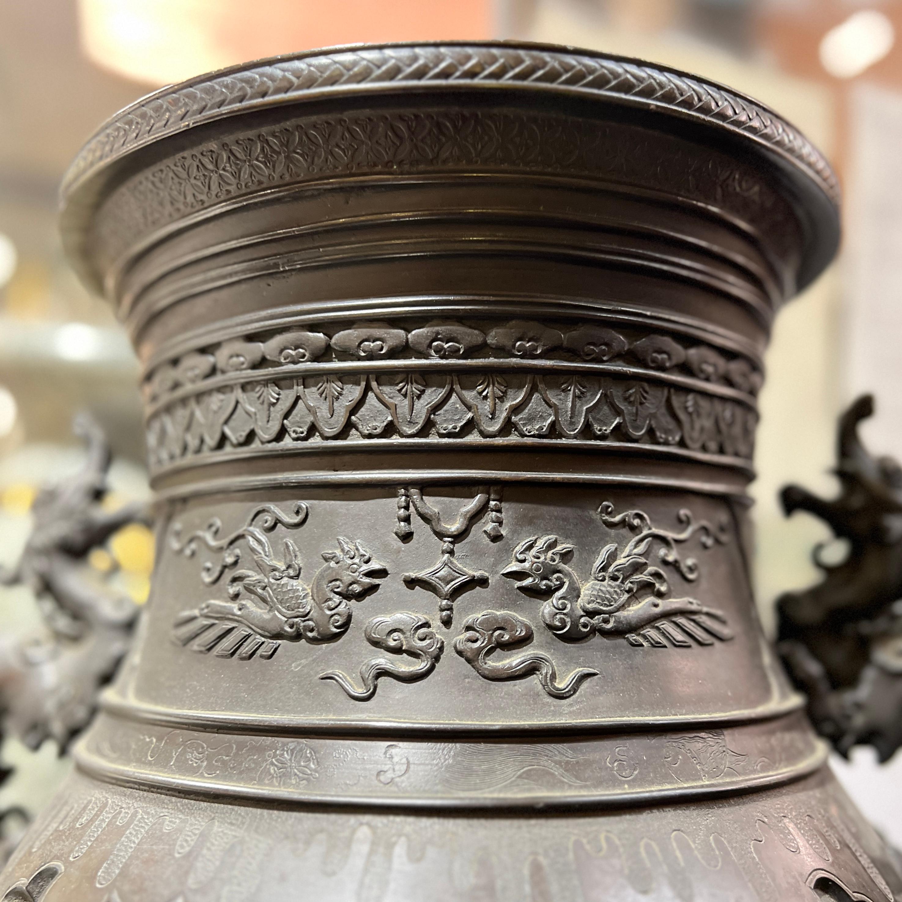 Pair Large Meiji Japanese Bronze Vases For Sale 1